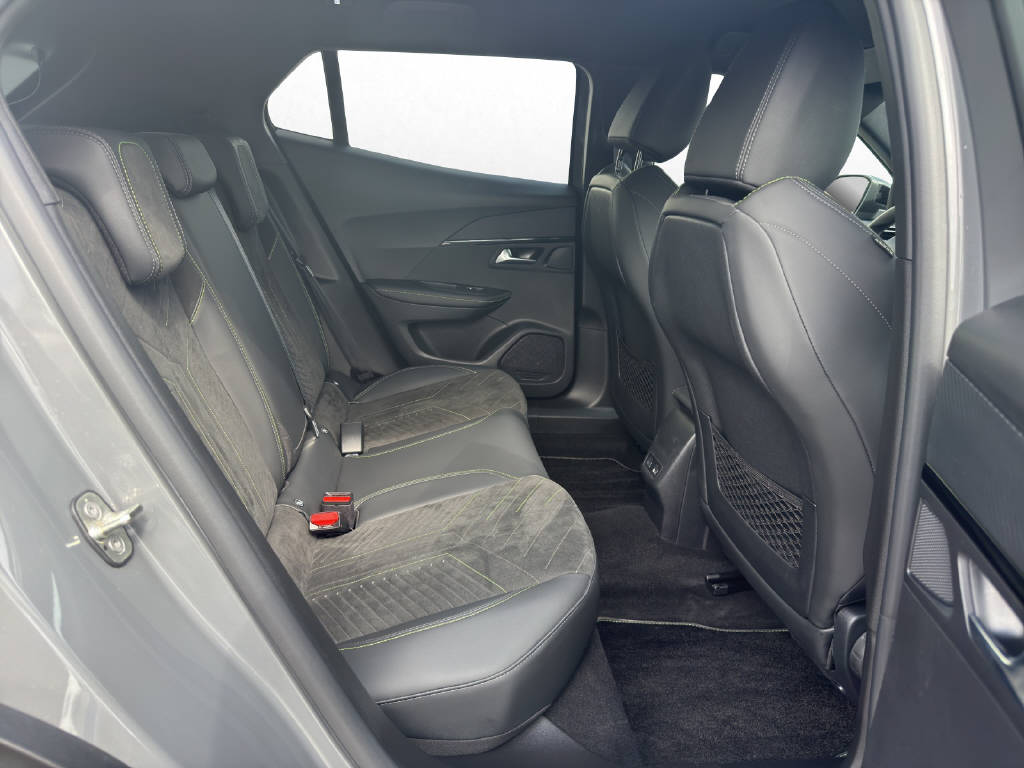 PEUGEOT 2008 1.2 Hybrid 145 GT-image-13