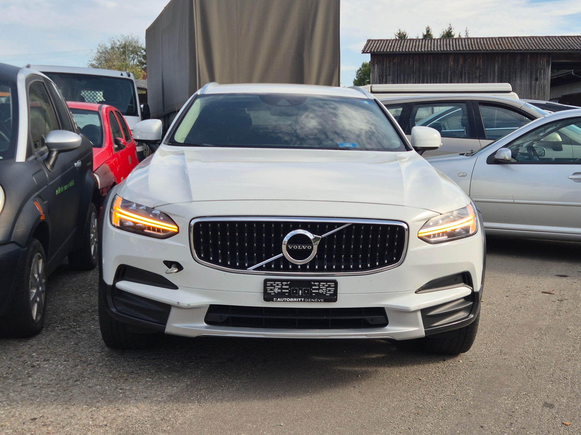 VOLVO V90 Cross Country Top AHK Motor dreht-image-1