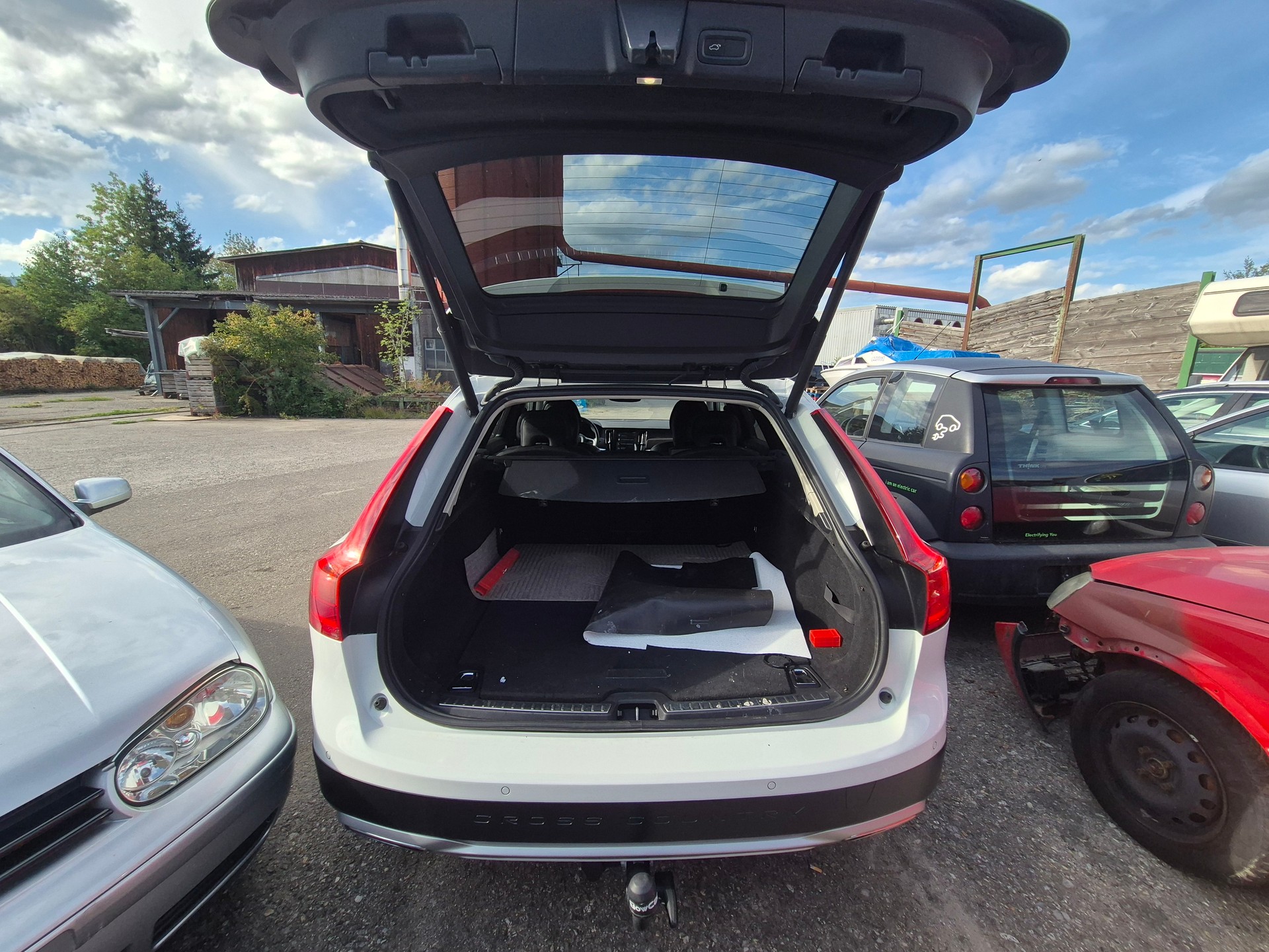 VOLVO V90 Cross Country Top AHK Motor dreht-image-11