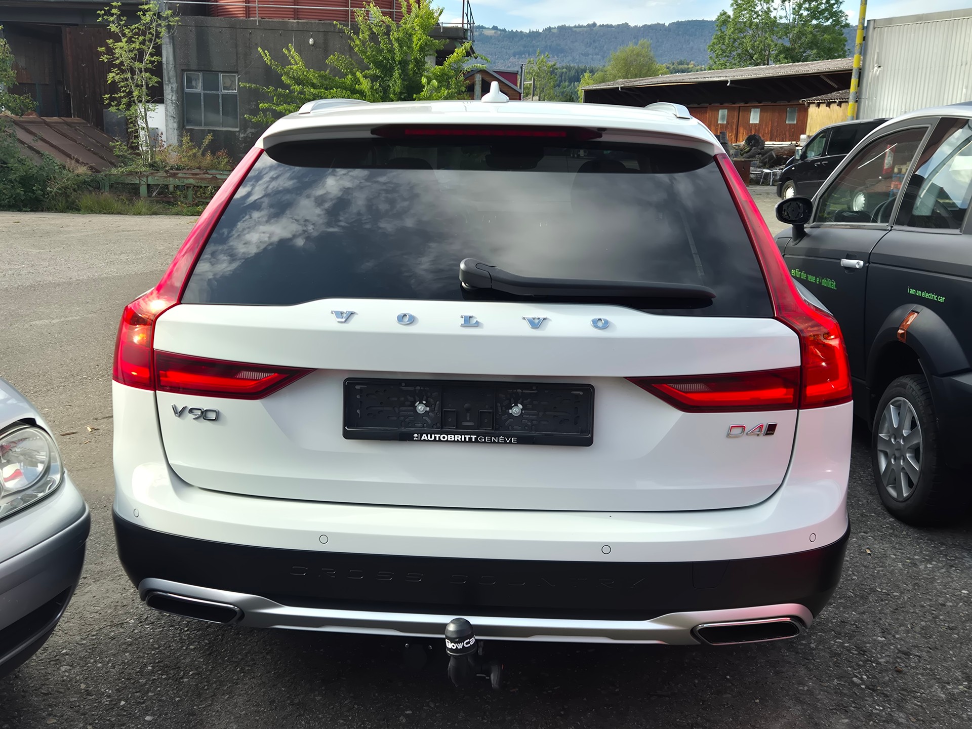 VOLVO V90 Cross Country Top AHK Motor dreht-image-4