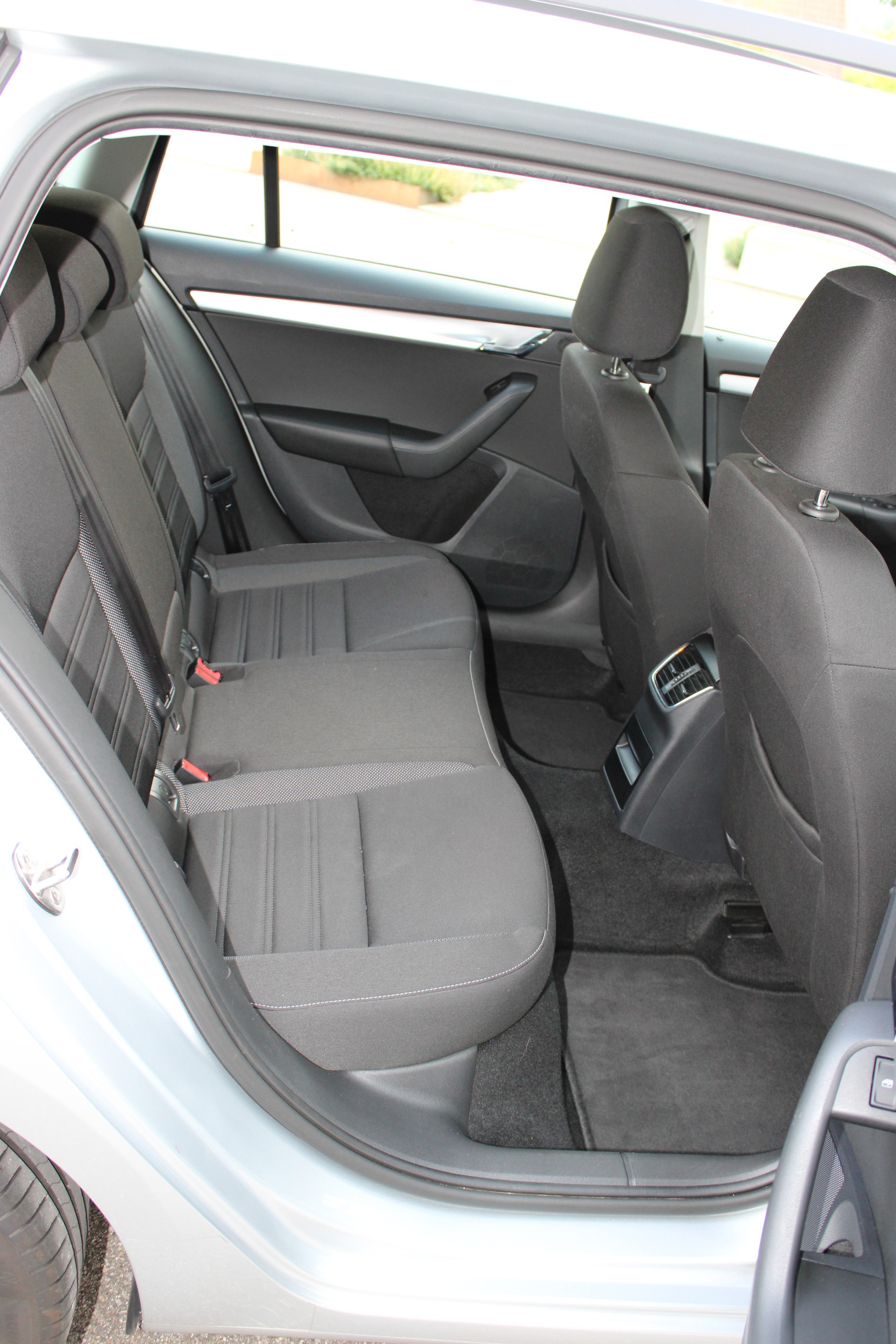 SKODA Octavia Combi 1.5 TSI Ambition DSG-image-8
