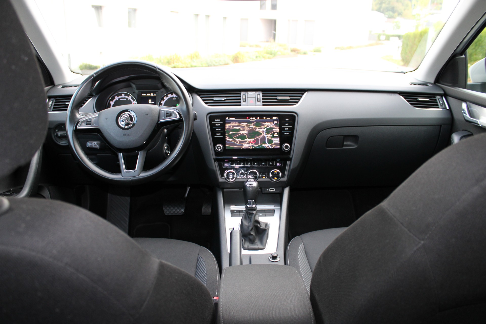 SKODA Octavia Combi 1.5 TSI Ambition DSG-image-13