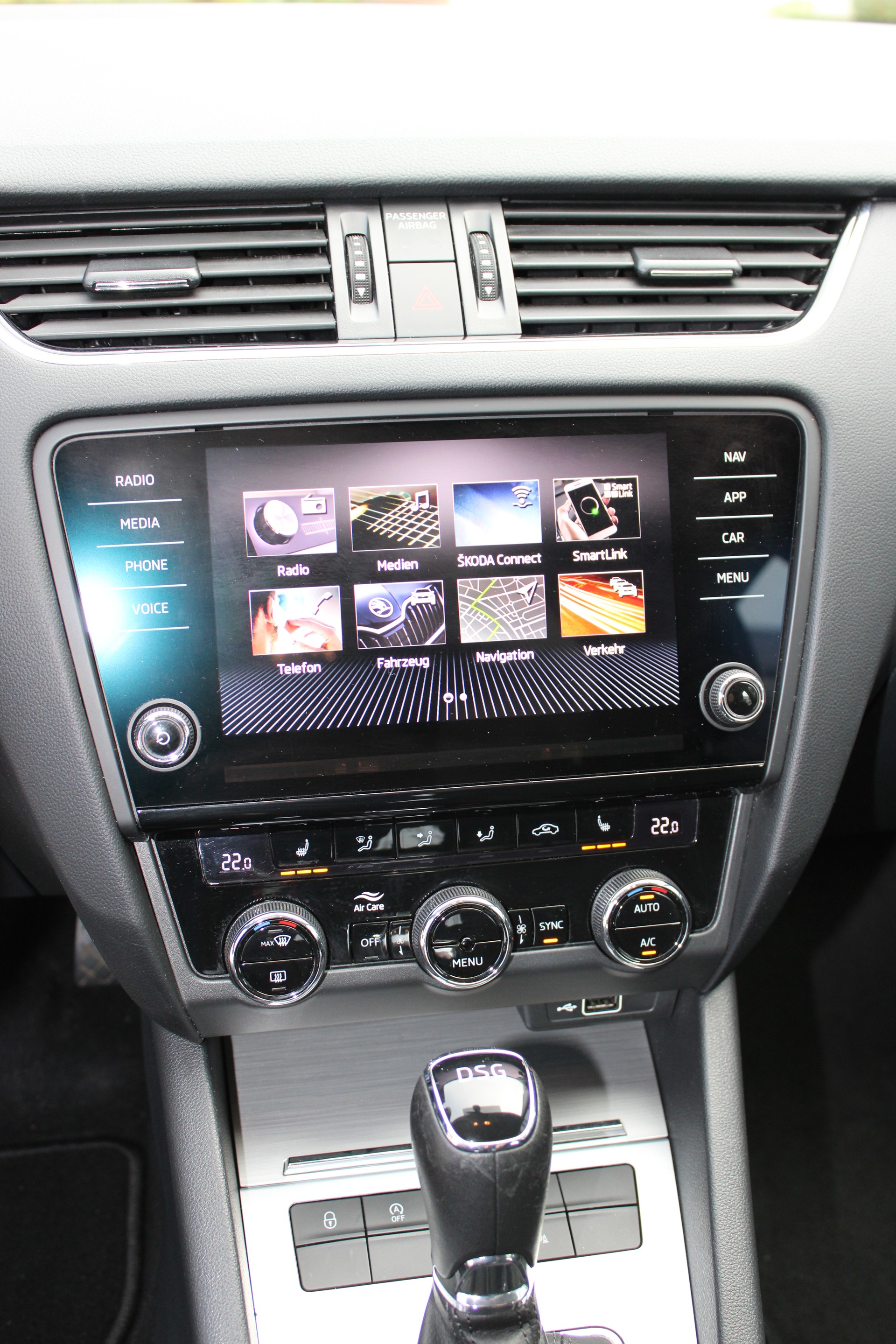 SKODA Octavia Combi 1.5 TSI Ambition DSG-image-22