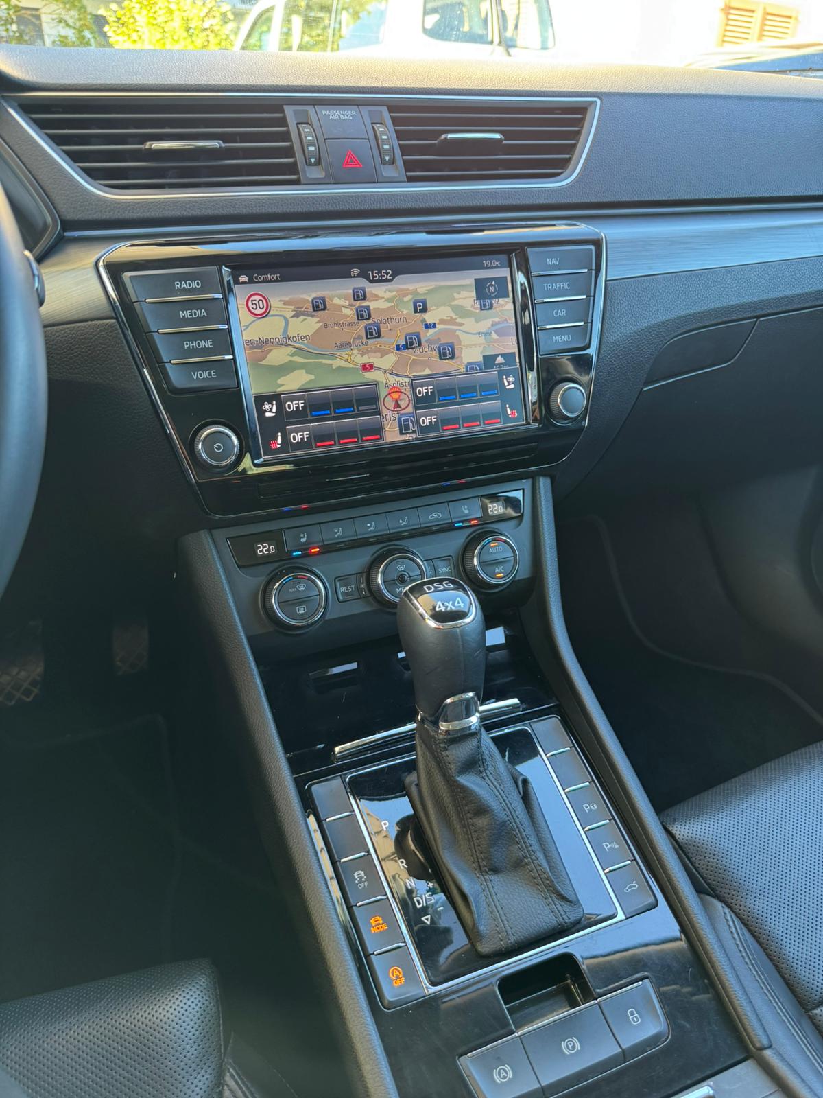 SKODA Superb Combi 2.0 TSI Ambition DSG 4x4-image-9