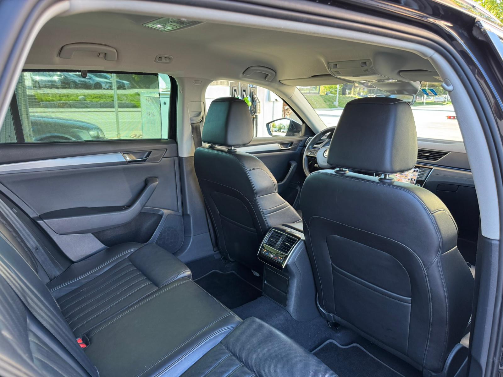 SKODA Superb Combi 2.0 TSI Ambition DSG 4x4-image-13