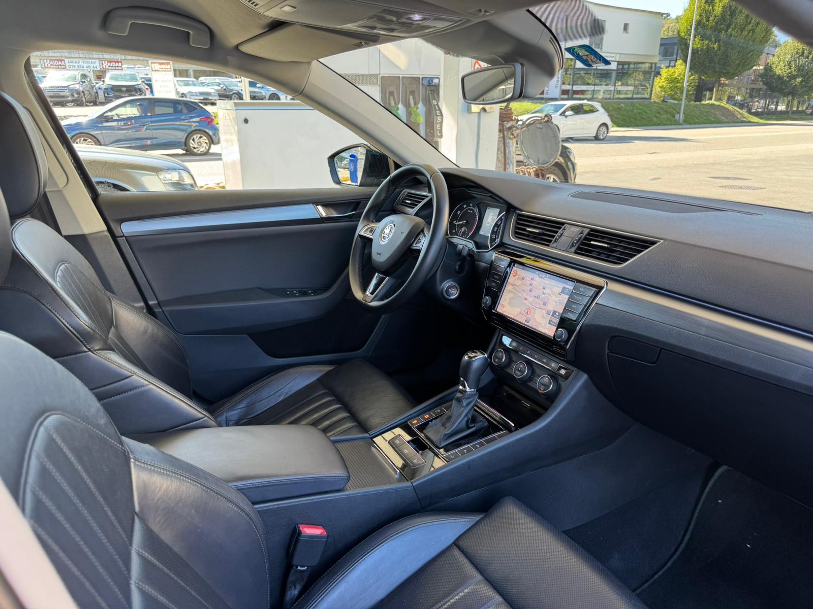 SKODA Superb Combi 2.0 TSI Ambition DSG 4x4-image-14