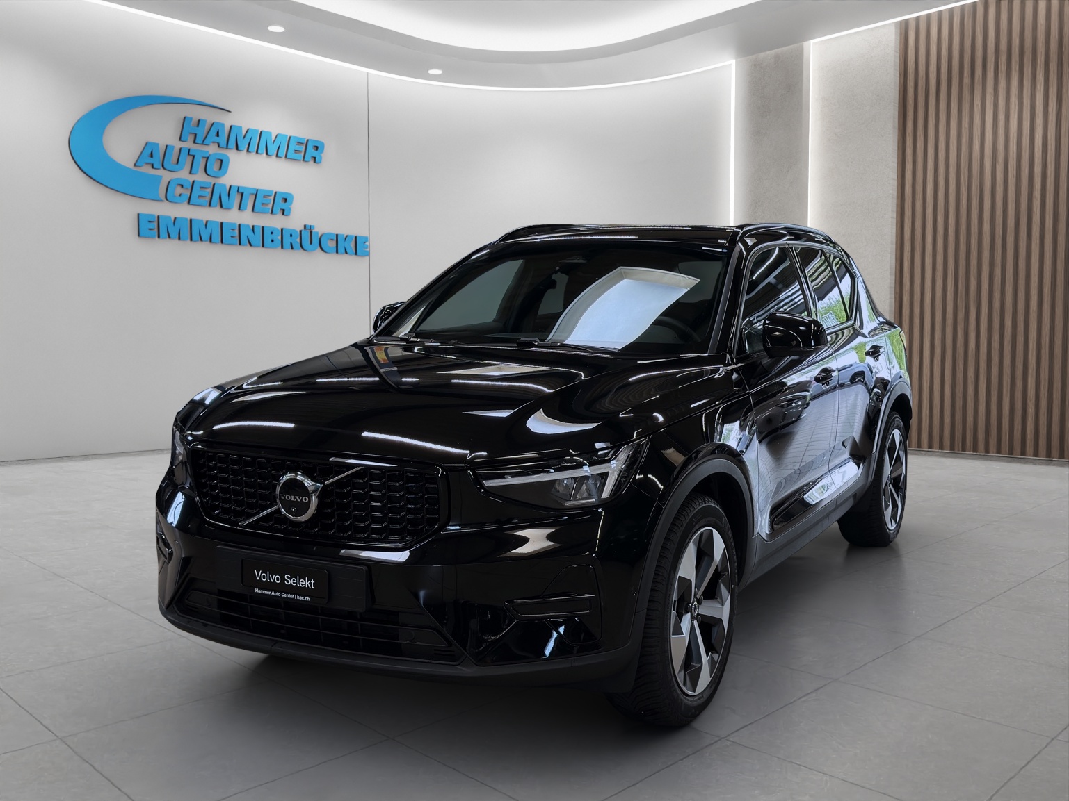 VOLVO XC40 2.0 B3 MH Plus Dark