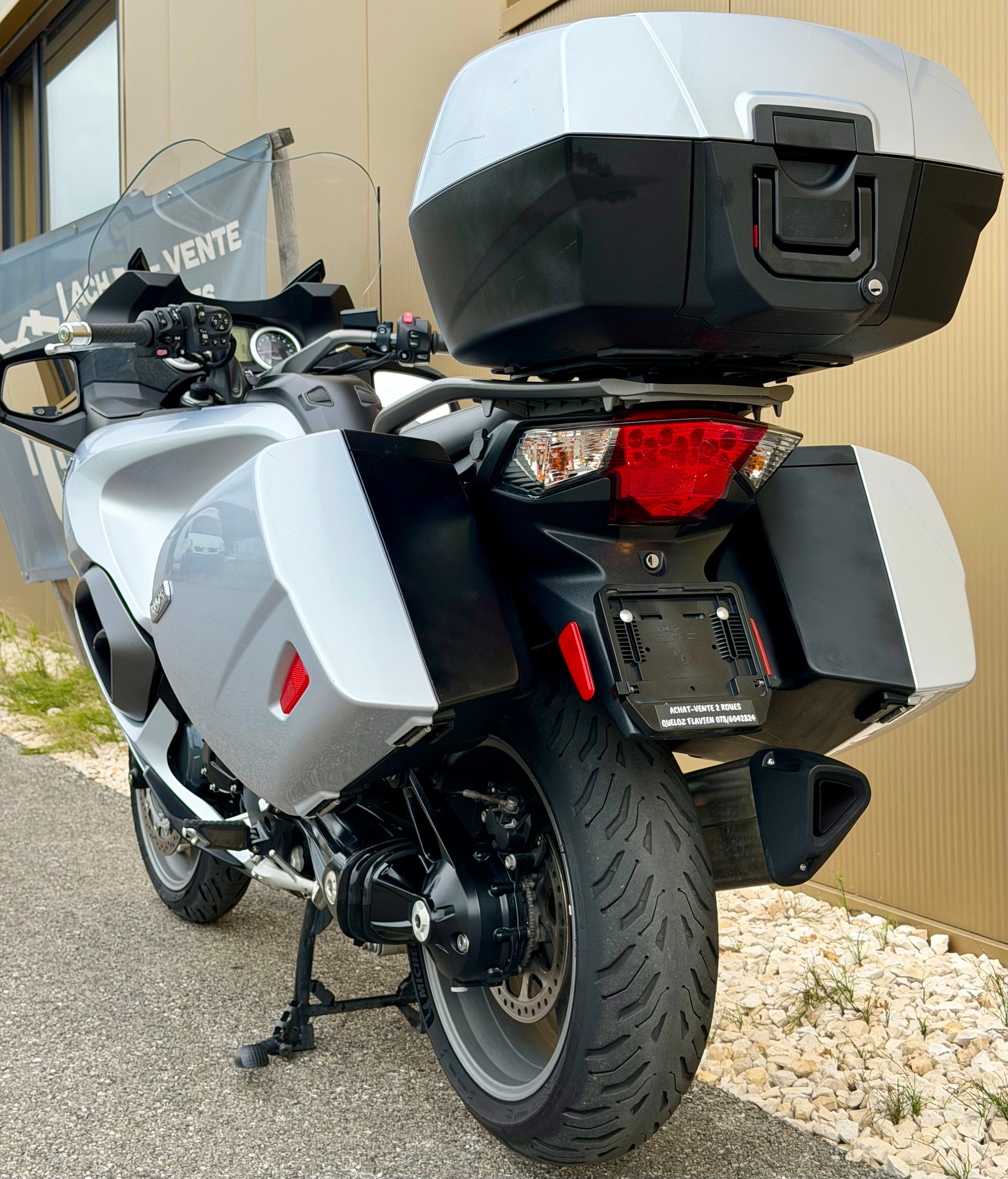 TRIUMPH Trophy 1200 SE ABS-image-12