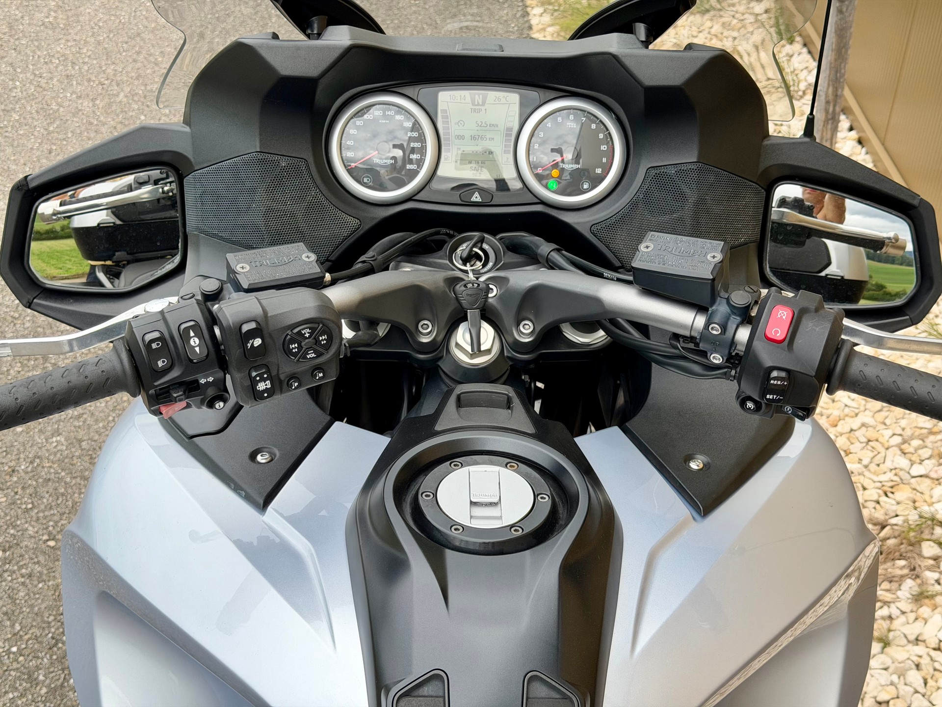 TRIUMPH Trophy 1200 SE ABS-image-15