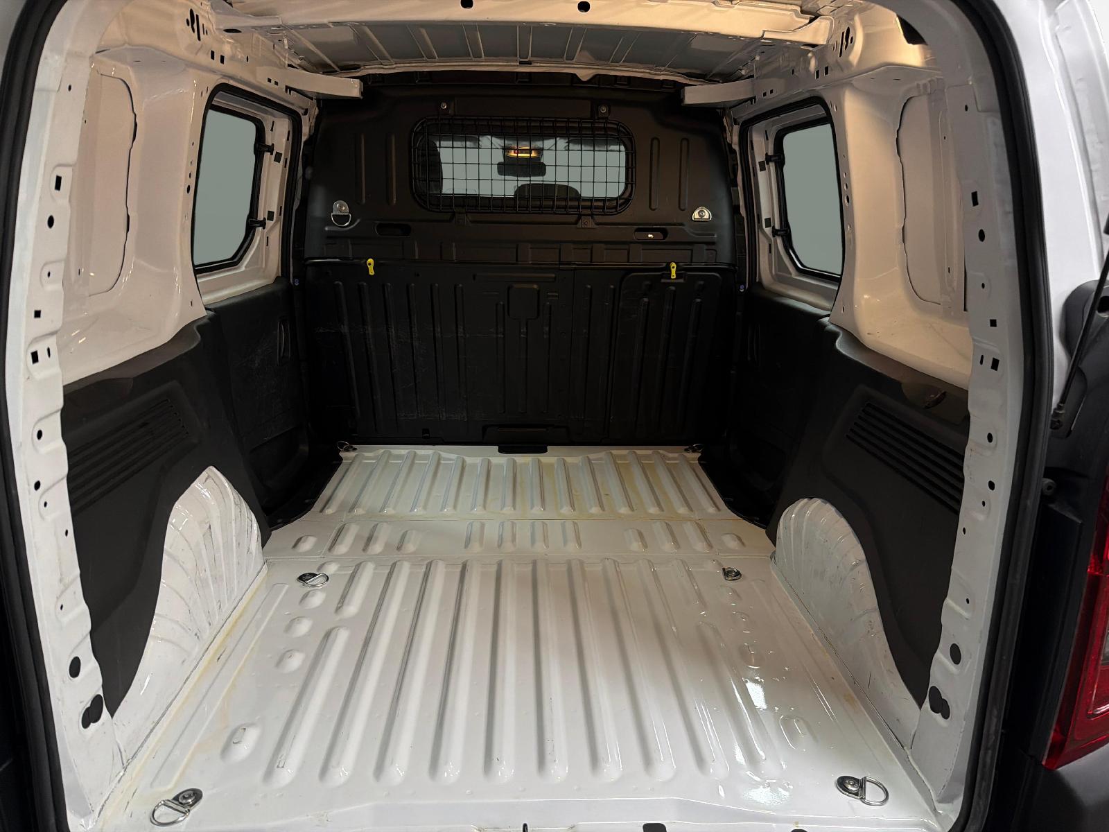 TOYOTA PROACE CITY Van L1 52KWh Active-image-11