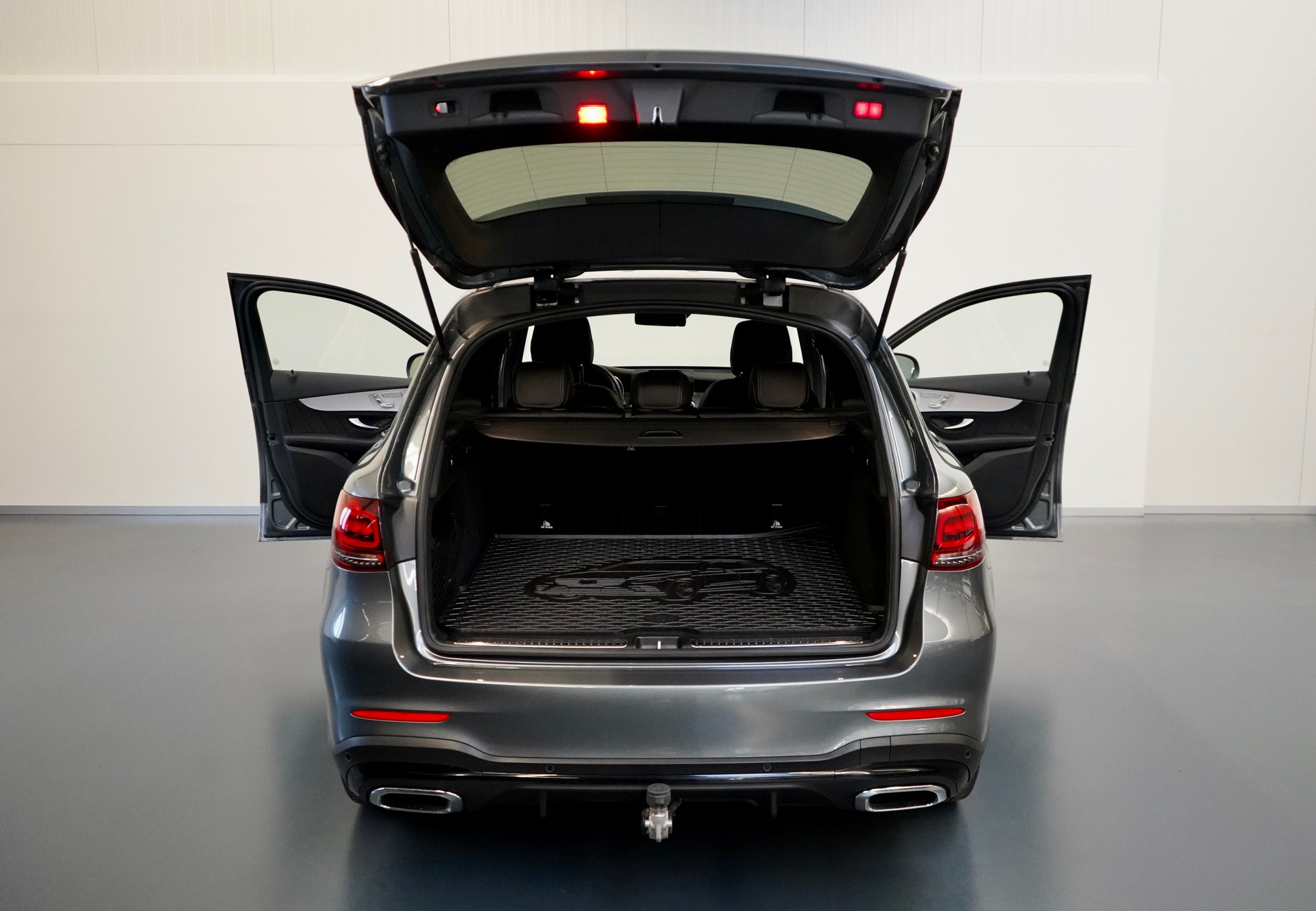 MERCEDES-BENZ GLC 220 d AMG Line Plus 4Matic 9G-Tronic-image-4