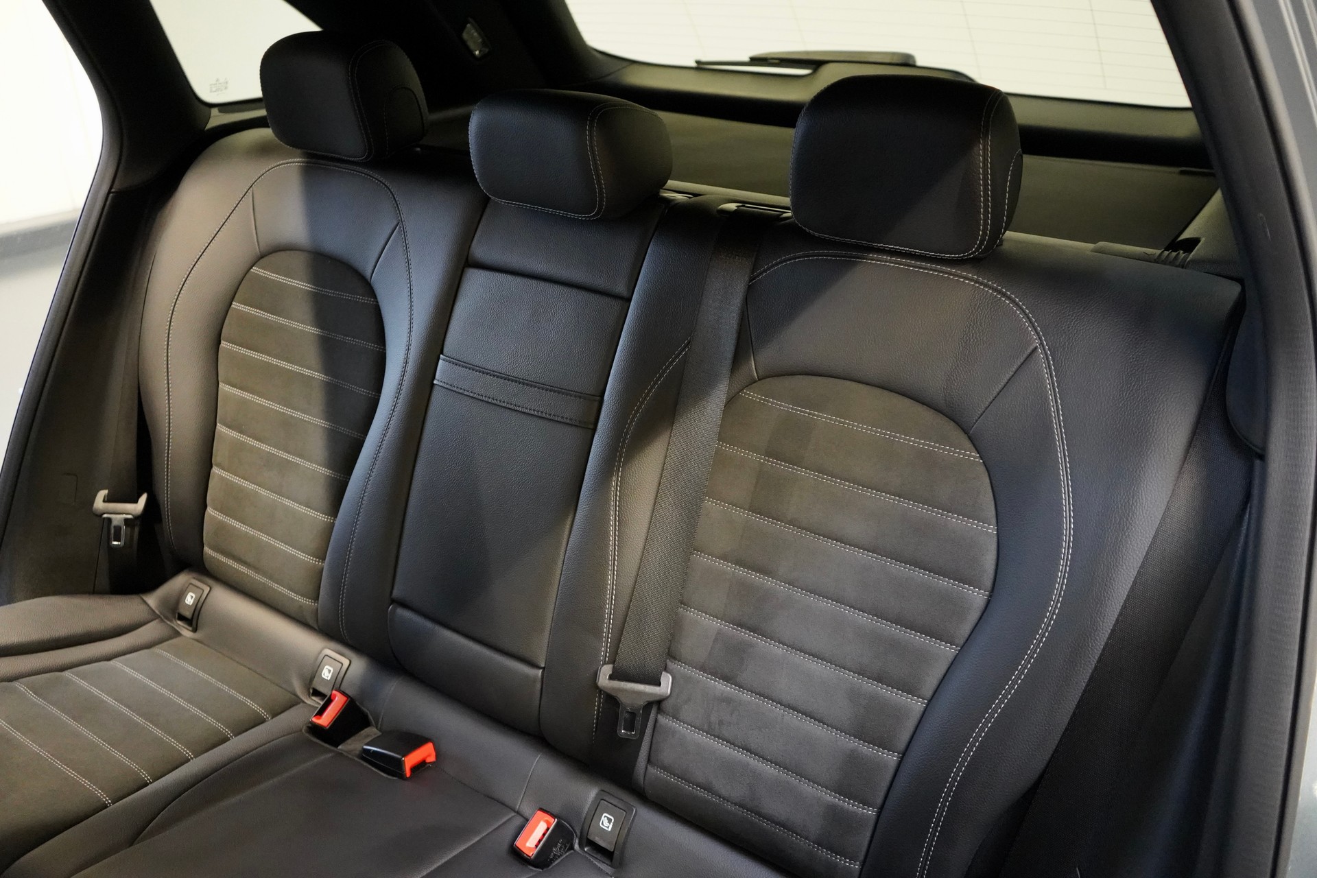MERCEDES-BENZ GLC 220 d AMG Line Plus 4Matic 9G-Tronic-image-10