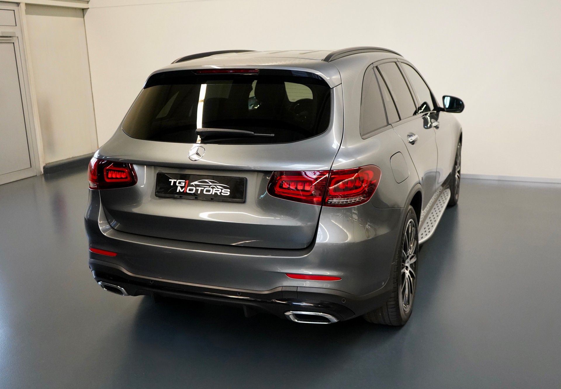 MERCEDES-BENZ GLC 220 d AMG Line Plus 4Matic 9G-Tronic-image-2