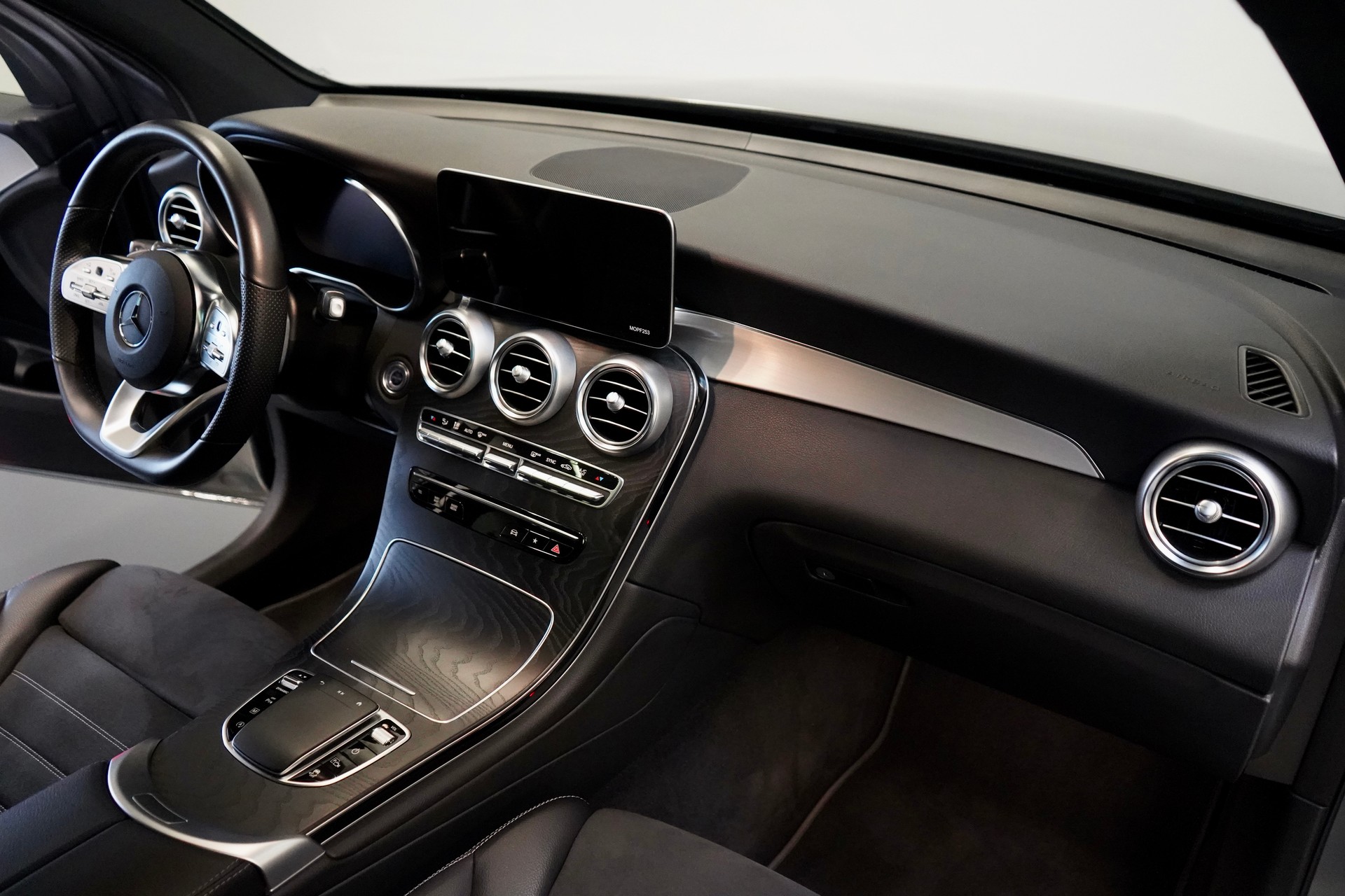 MERCEDES-BENZ GLC 220 d AMG Line Plus 4Matic 9G-Tronic-image-6