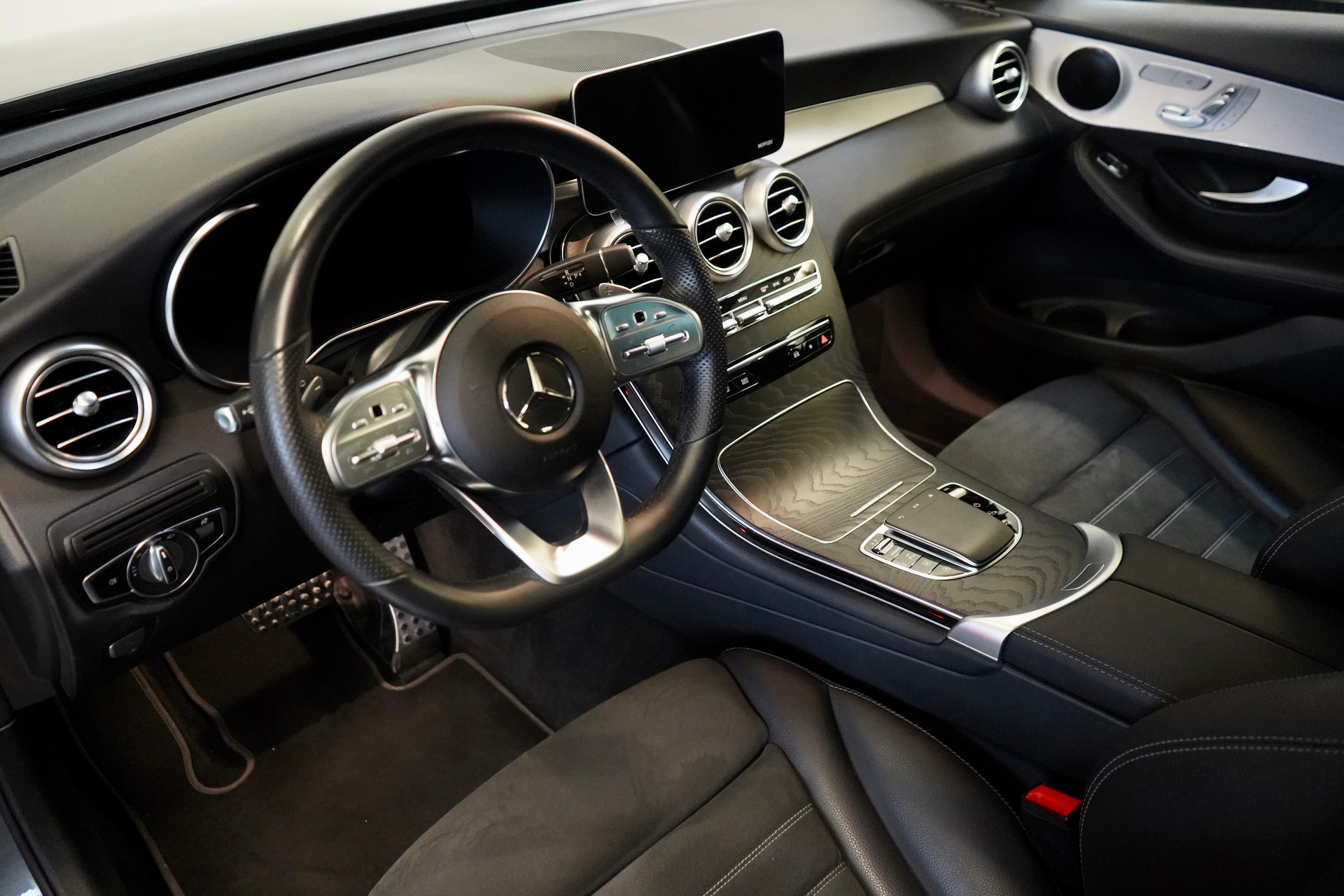 MERCEDES-BENZ GLC 220 d AMG Line Plus 4Matic 9G-Tronic-image-8