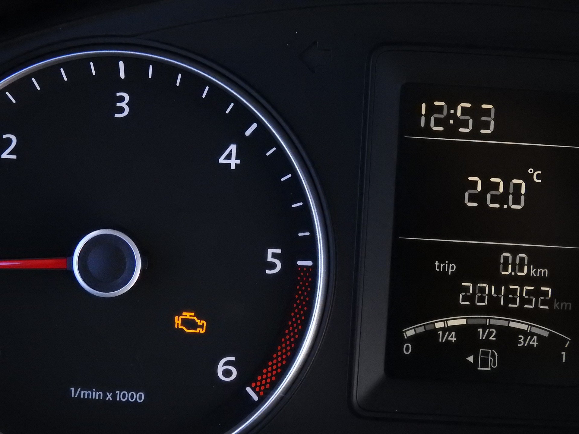 VW T5 2.0 TDI-image-18