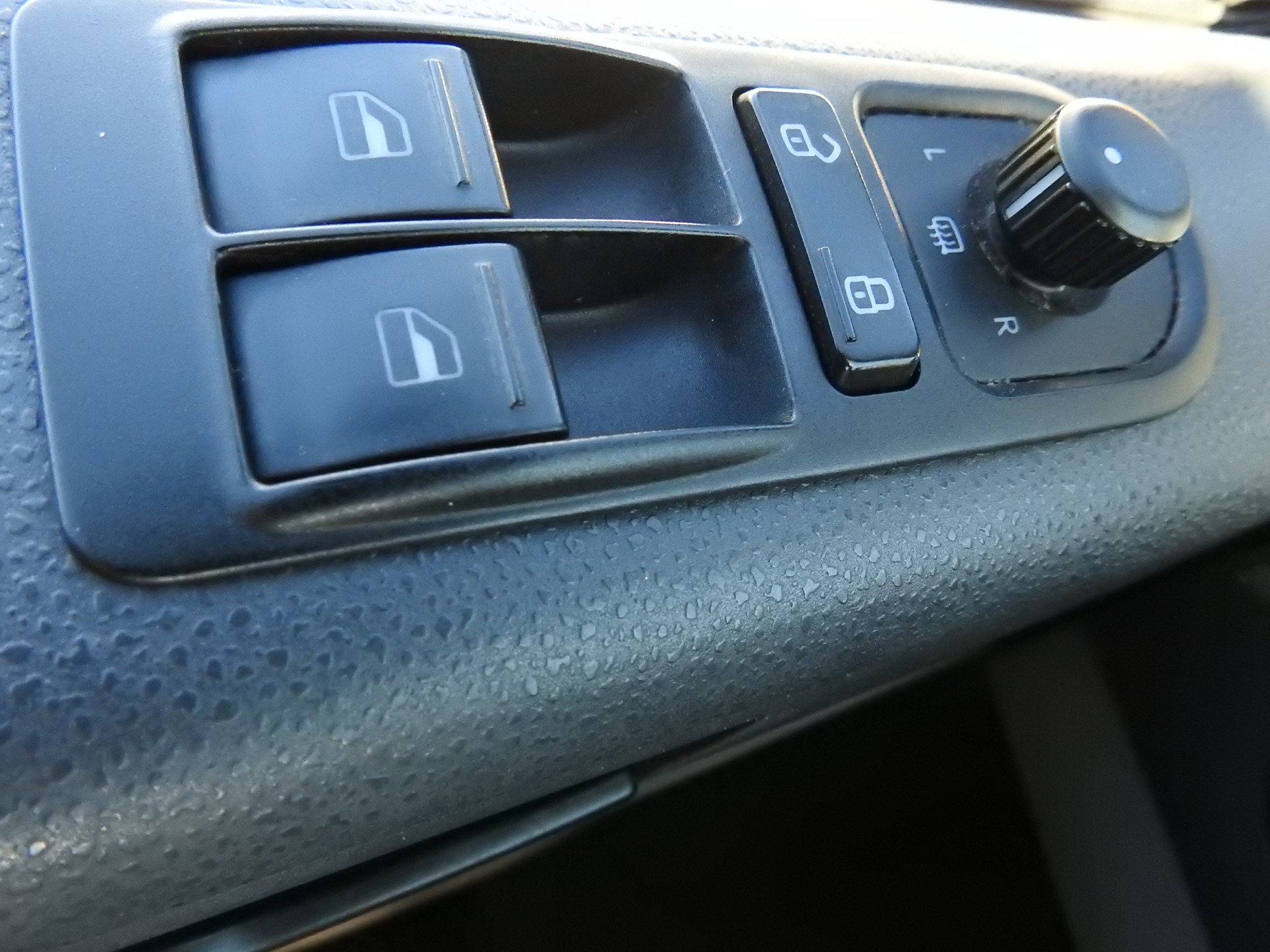 VW T5 2.0 TDI-image-16