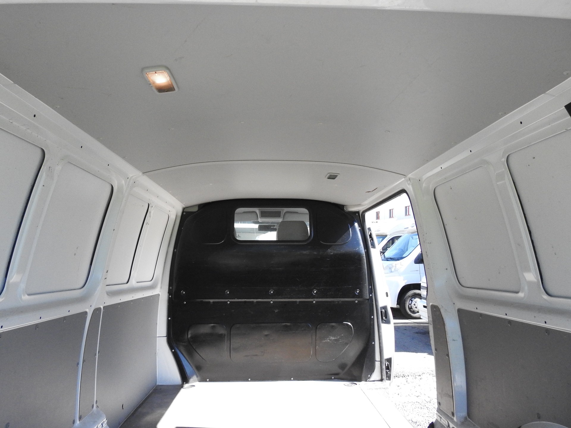 VW T5 2.0 TDI-image-21