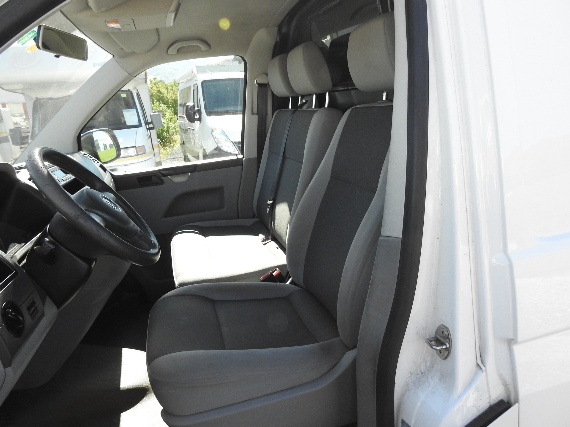 VW T5 2.0 TDI-image-12