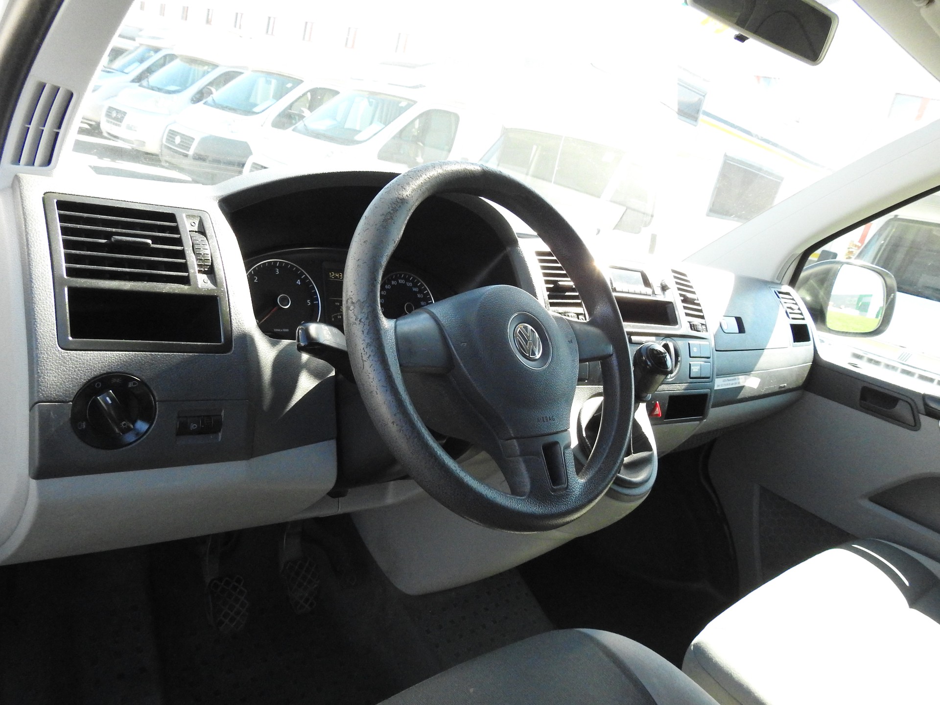 VW T5 2.0 TDI-image-11