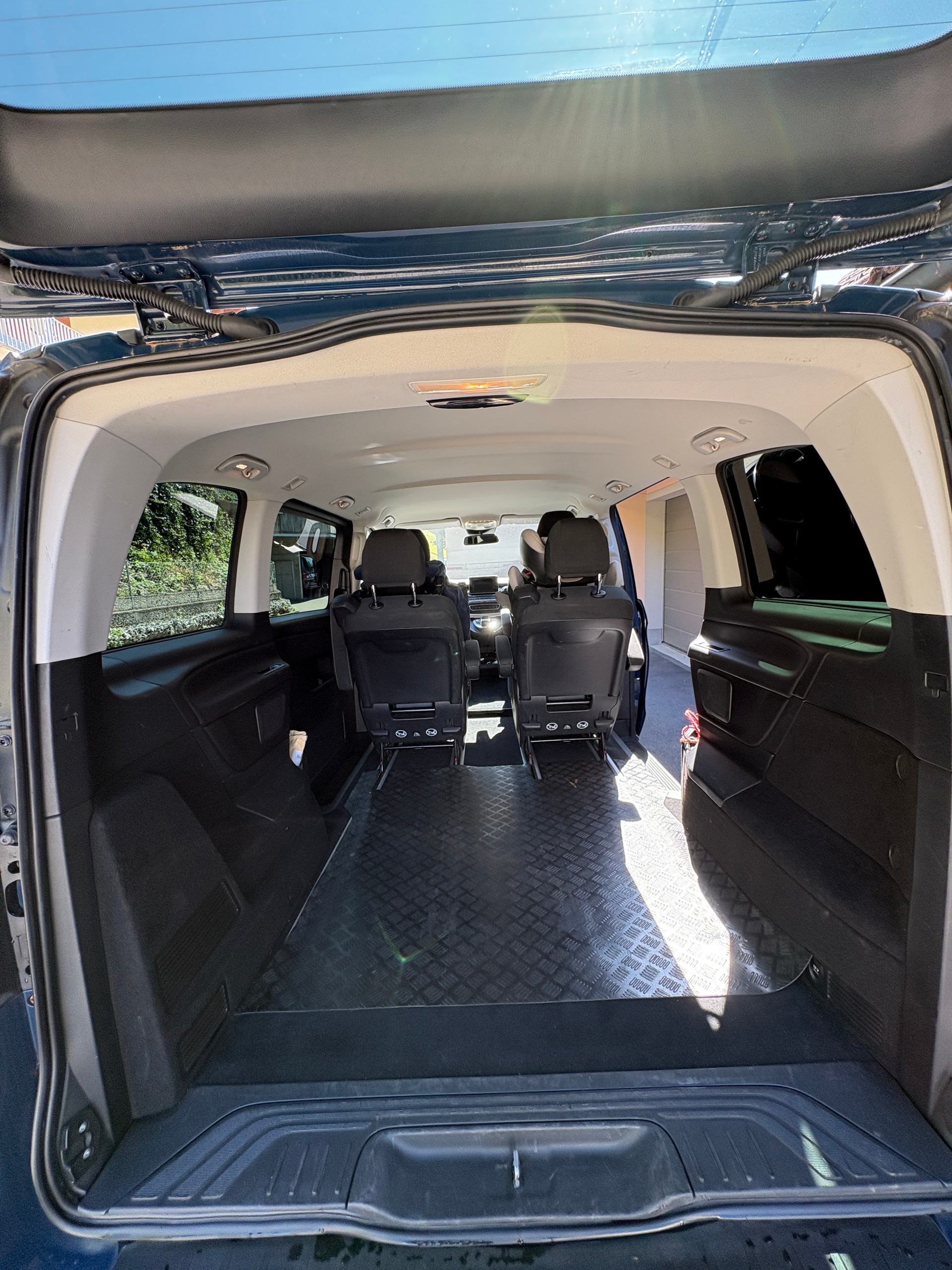 MERCEDES-BENZ V 220 d kurz-image-2