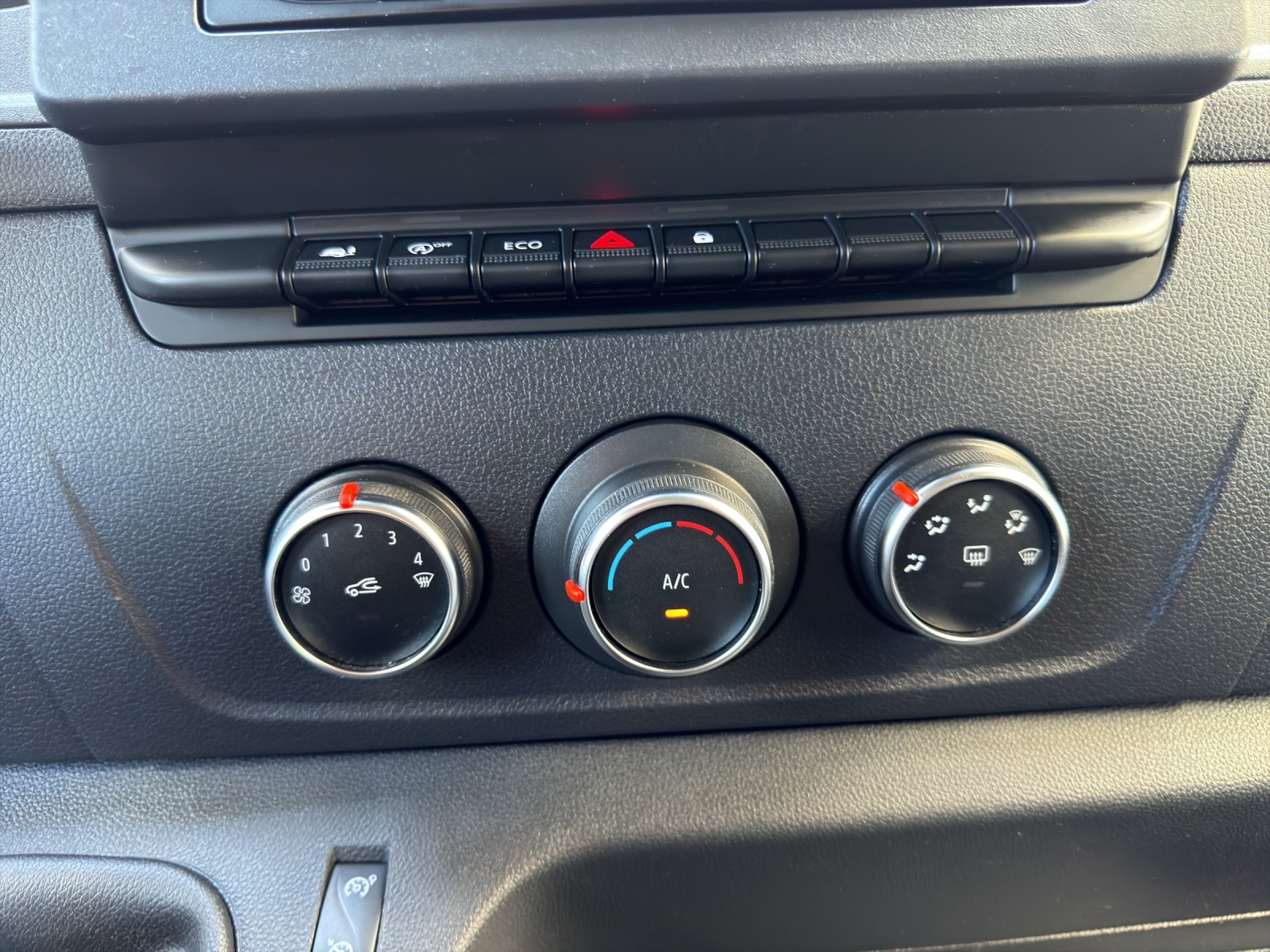 RENAULT Master P35 2.3 Blue dCi 145 L3 Grand Volume-image-22