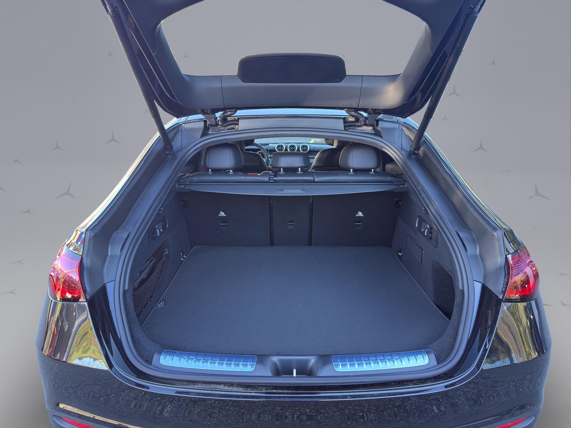 MERCEDES-BENZ 53 AMG 4matic+ Coupé-image-17
