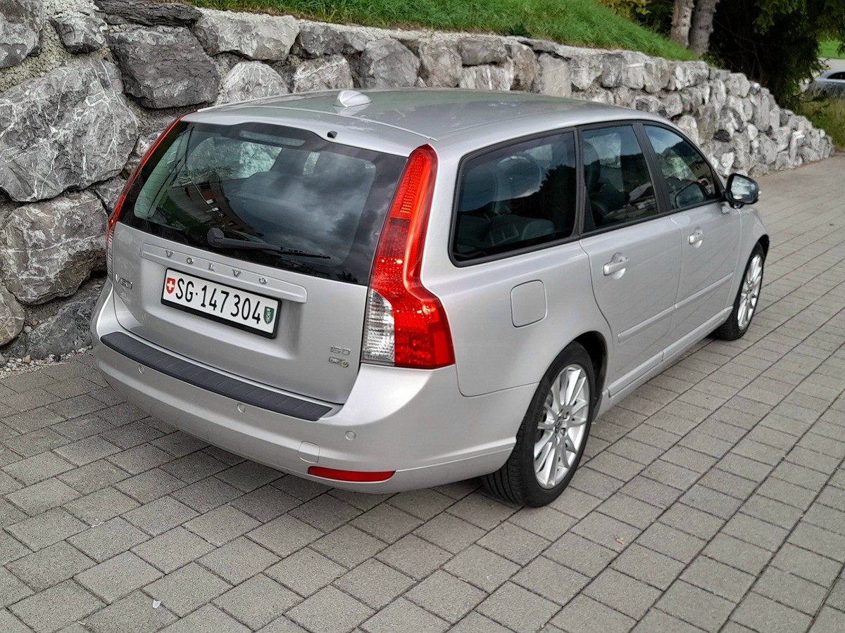 VOLVO V50 1.6D DRIVe Start/Stop Momentum-image-2