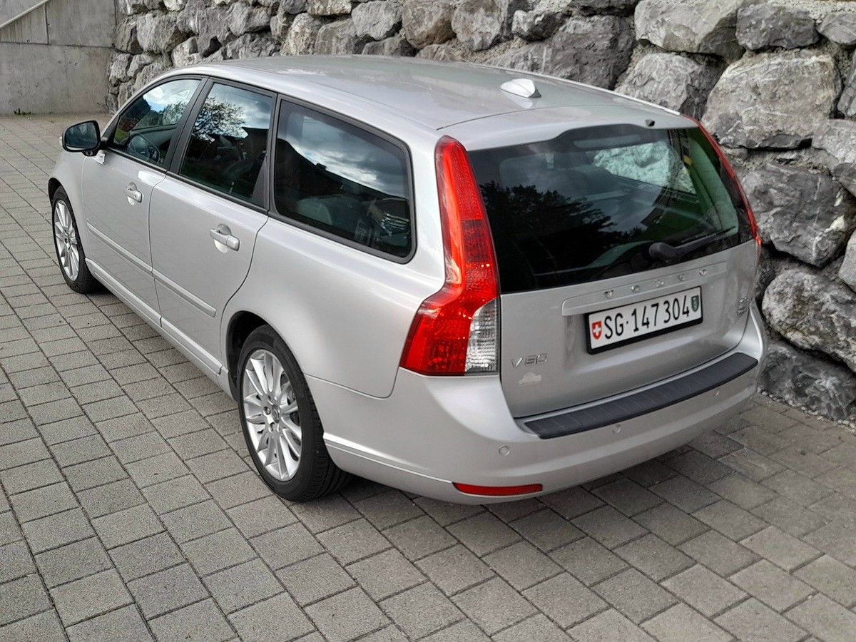 VOLVO V50 1.6D DRIVe Start/Stop Momentum-image-1