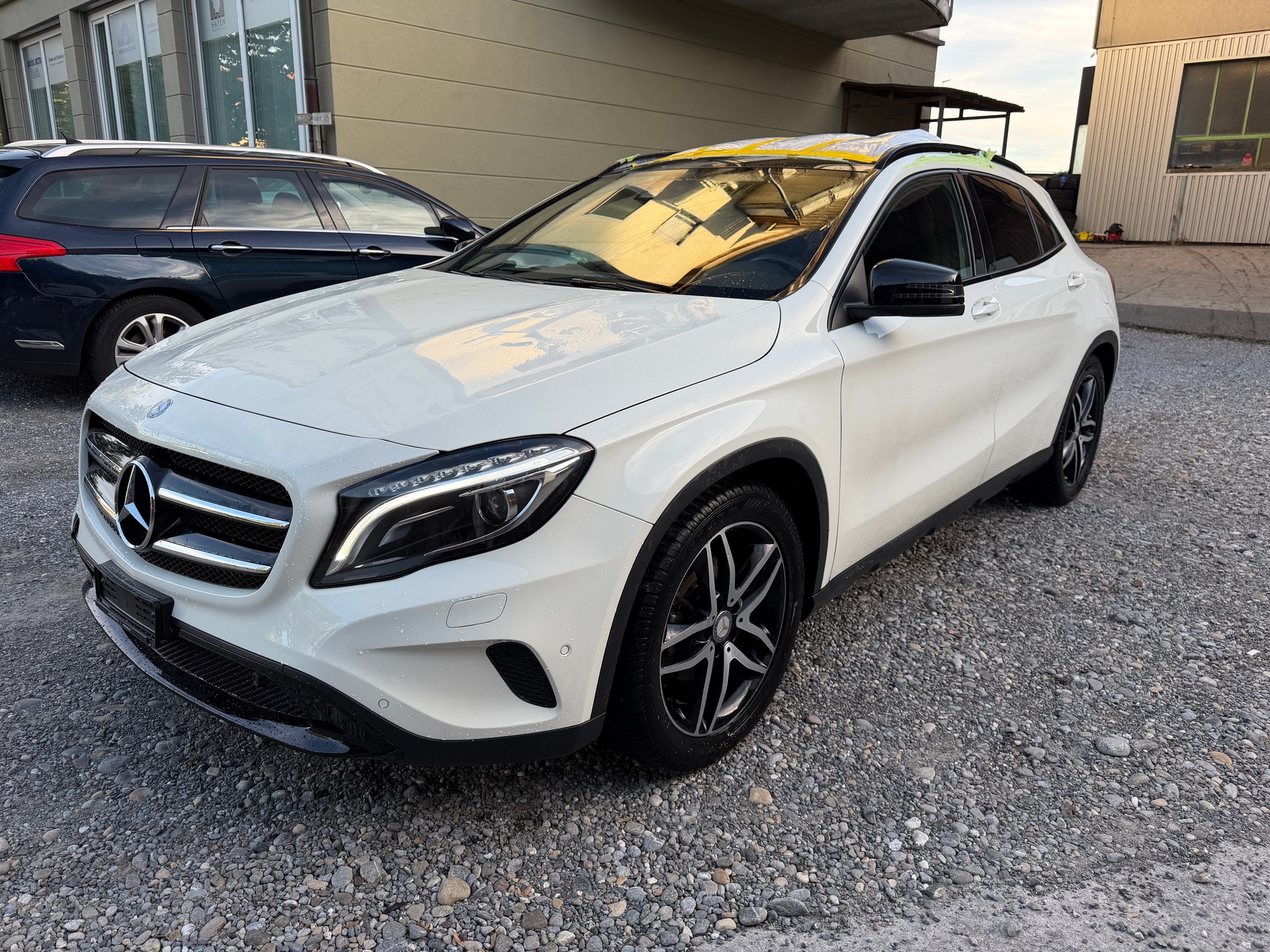 MERCEDES-BENZ GLA 200 Urban 7G-DCT-image-2