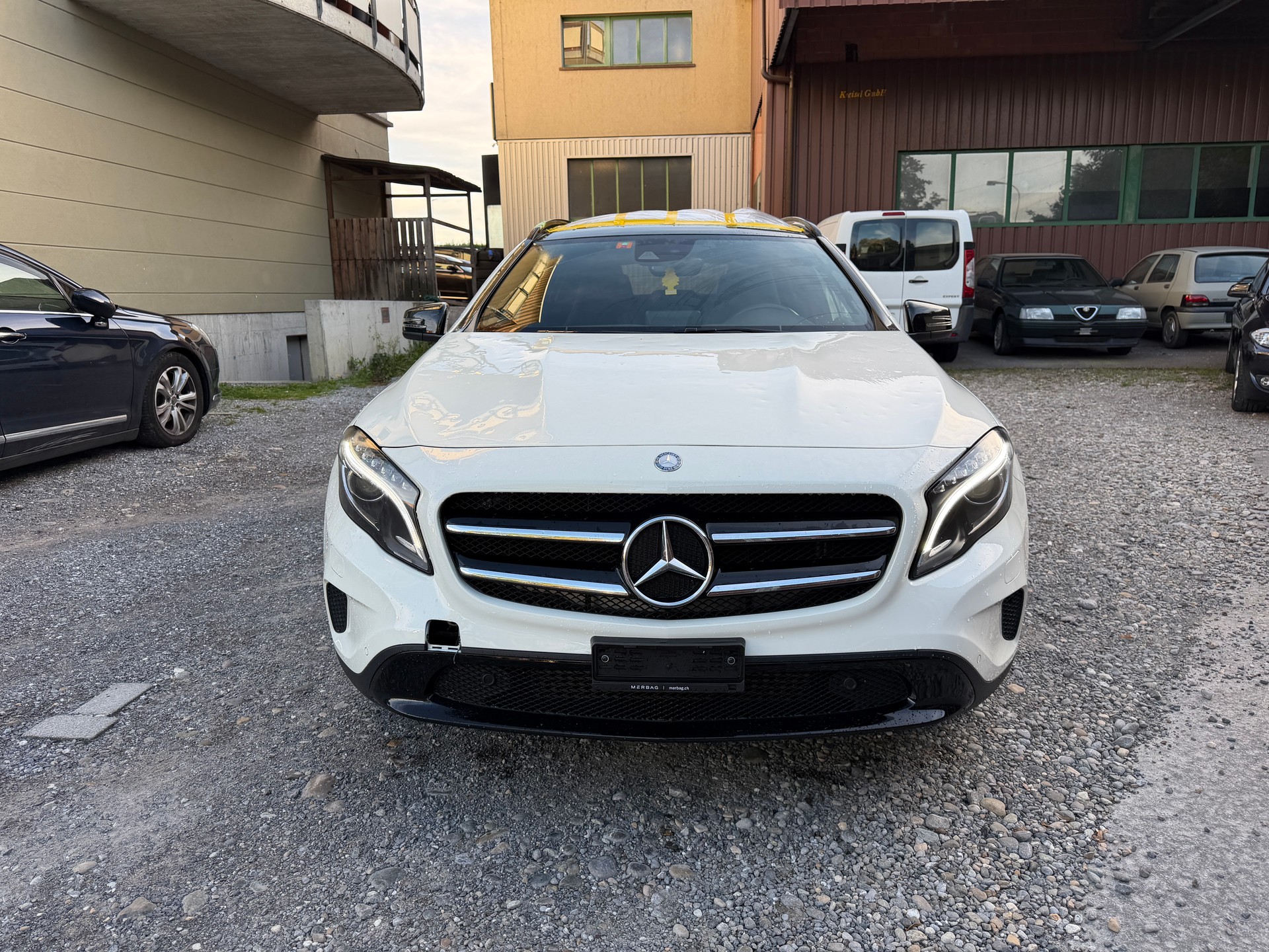 MERCEDES-BENZ GLA 200 Urban 7G-DCT-image-1
