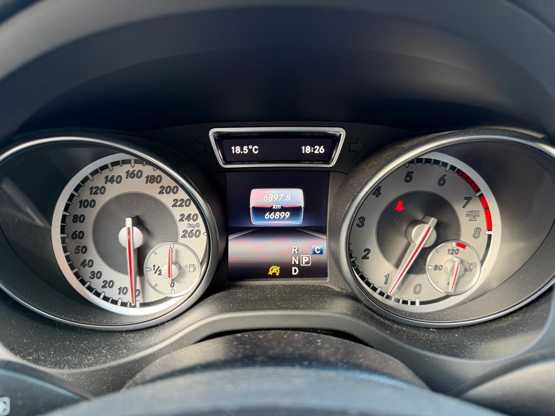 MERCEDES-BENZ GLA 200 Urban 7G-DCT-image-12