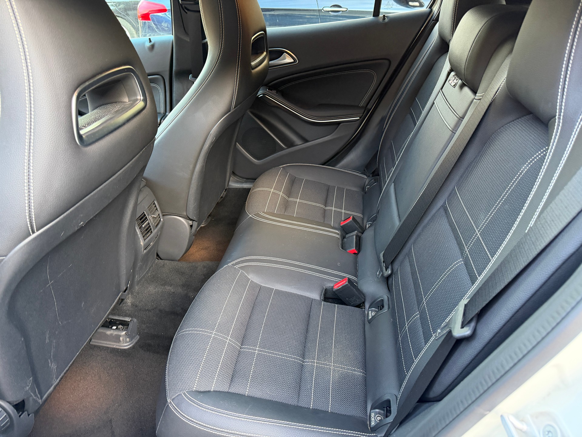 MERCEDES-BENZ GLA 200 Urban 7G-DCT-image-14