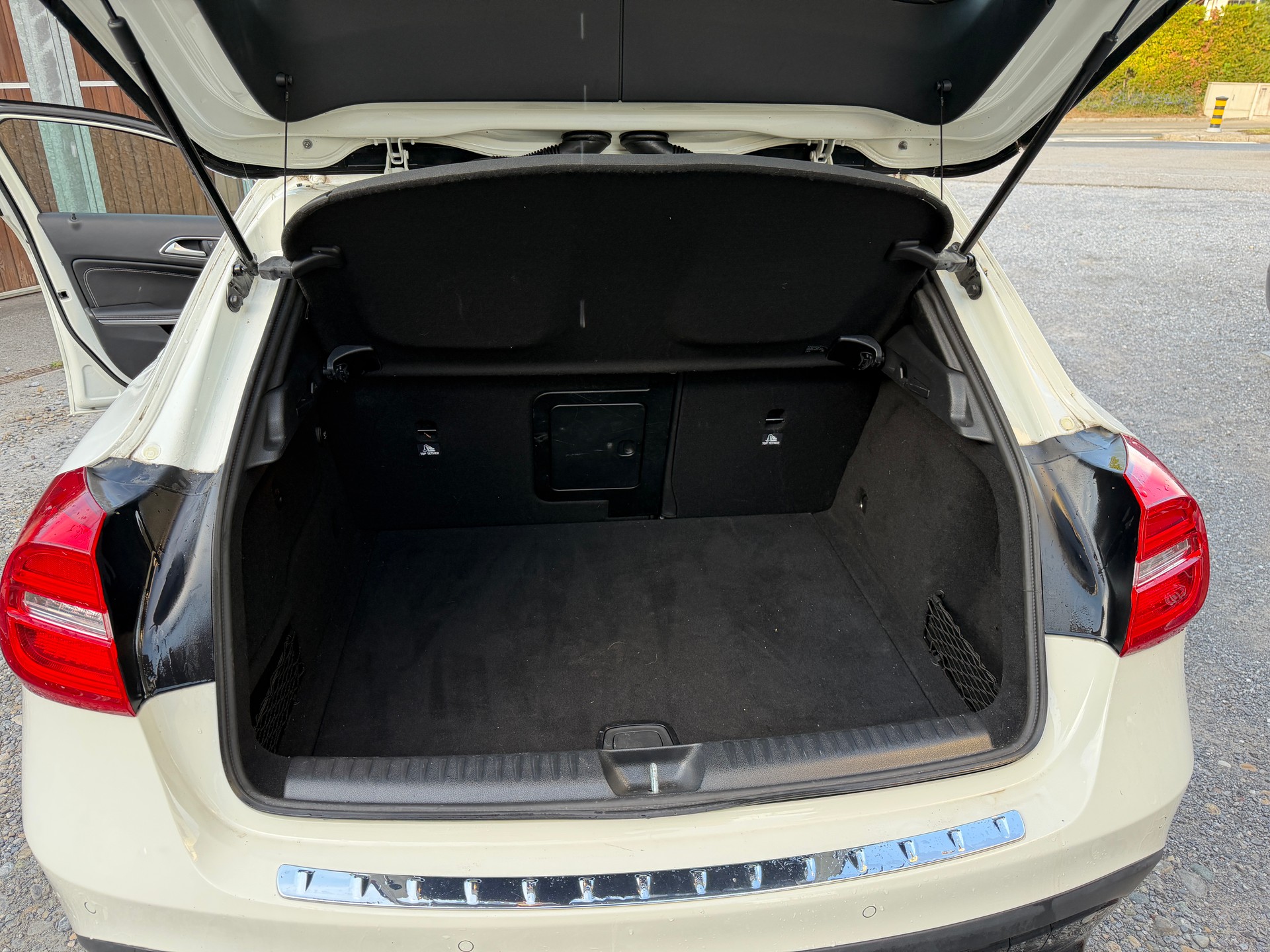 MERCEDES-BENZ GLA 200 Urban 7G-DCT-image-15