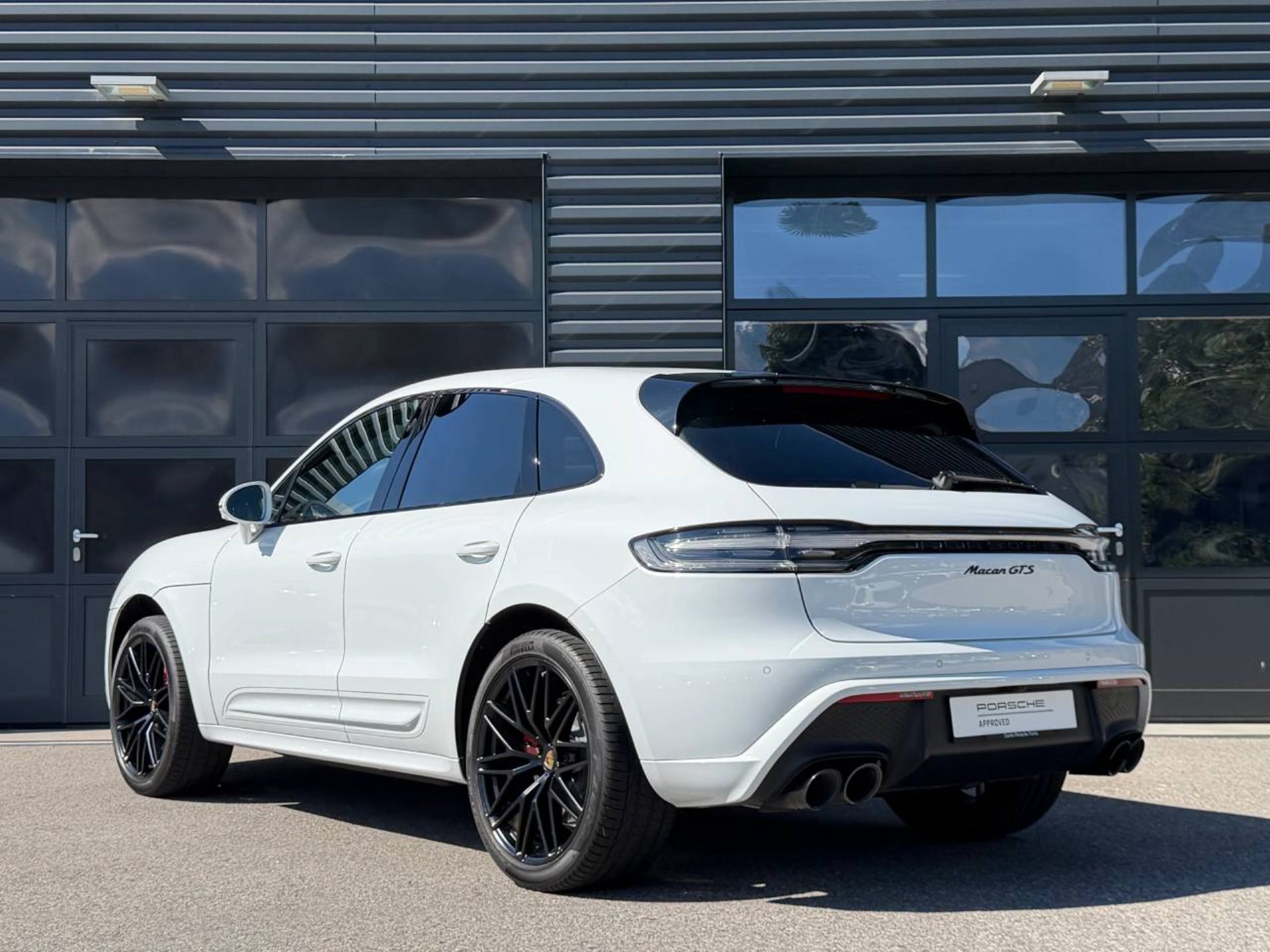 PORSCHE Macan GTS-image-2