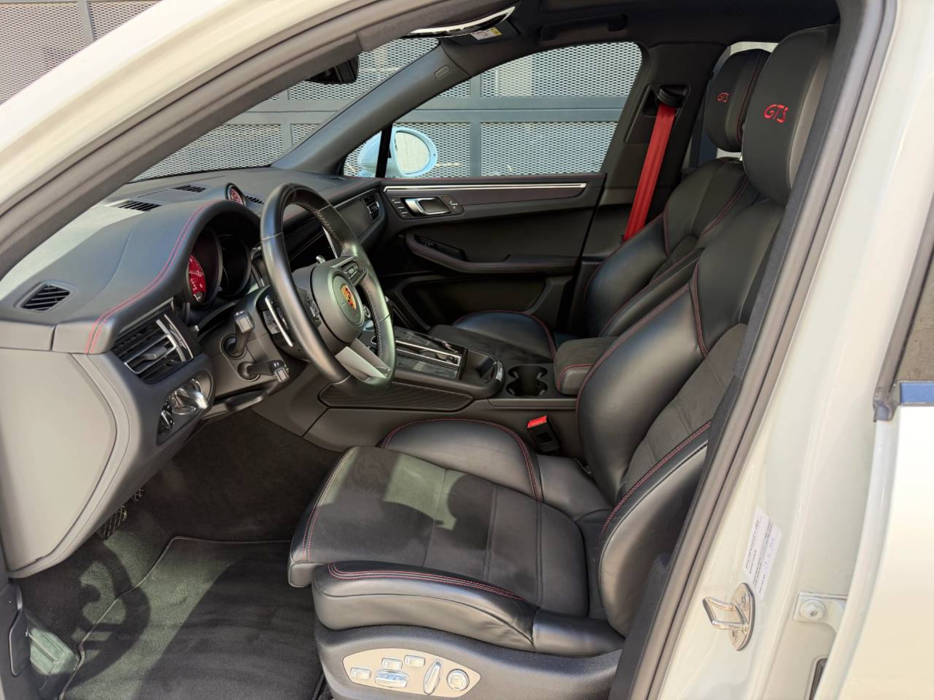 PORSCHE Macan GTS-image-4