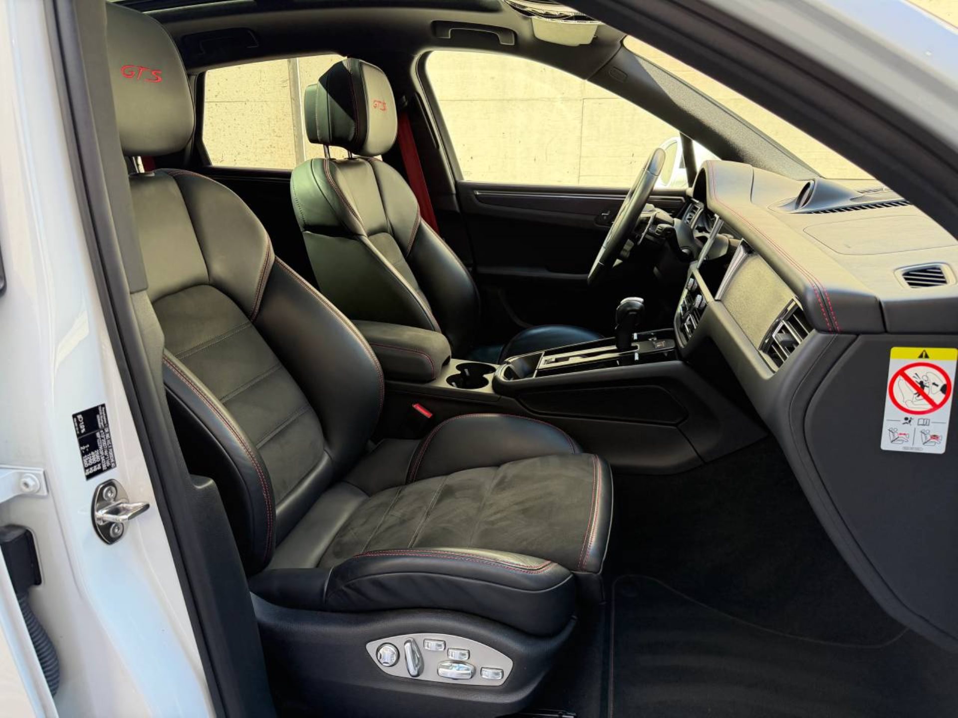 PORSCHE Macan GTS-image-15