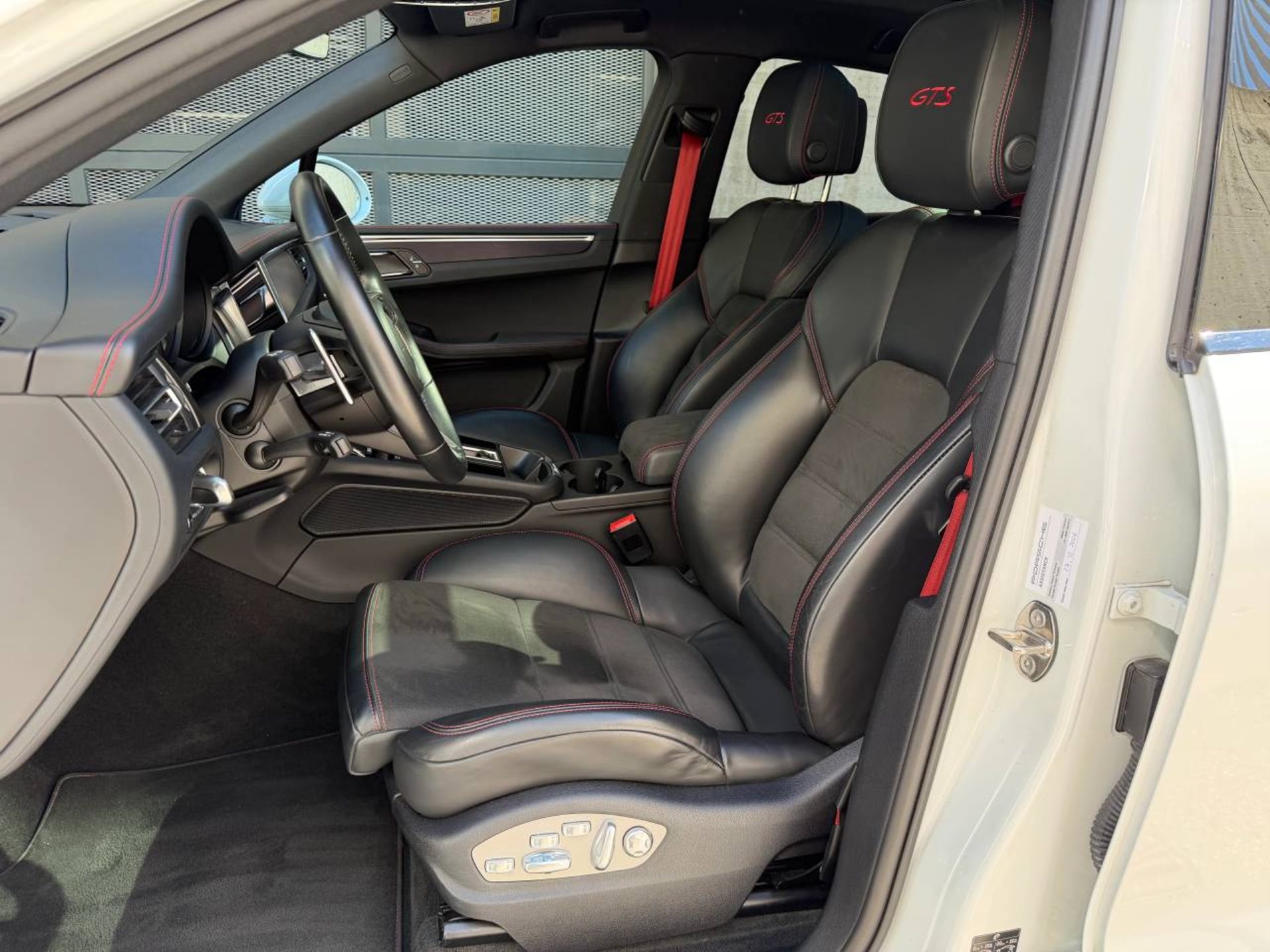 PORSCHE Macan GTS-image-14