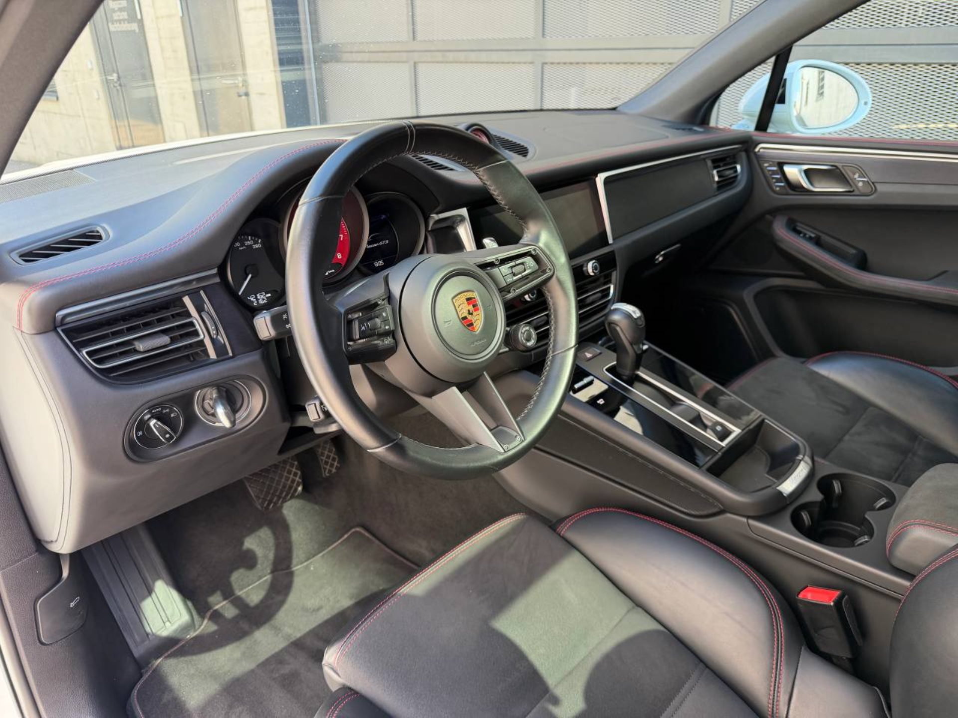 PORSCHE Macan GTS-image-3