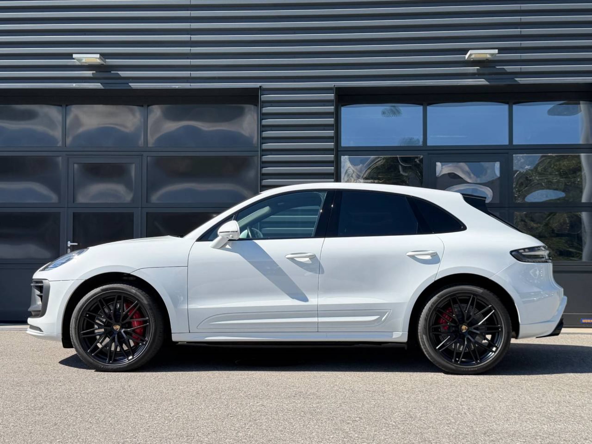 PORSCHE Macan GTS-image-1