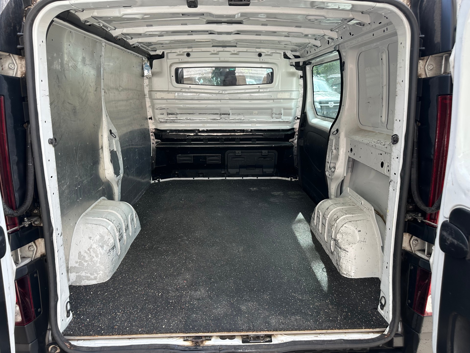 RENAULT Trafic 1.6 dCi 120 2.9t Acces L1H1-image-8