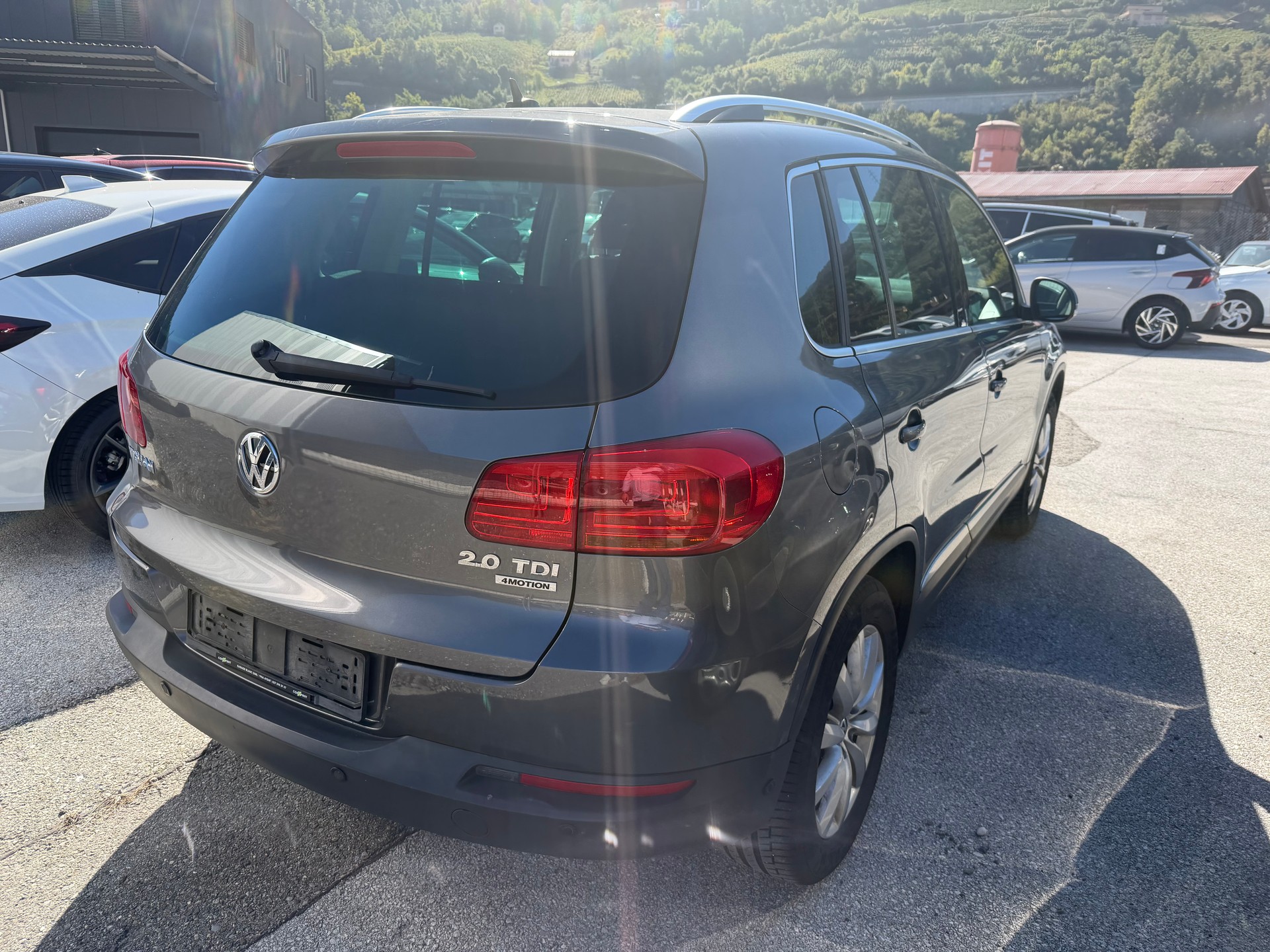 VW Tiguan 2.0 TDI BlueMotion Track&Style 4Motion DSG-image-3