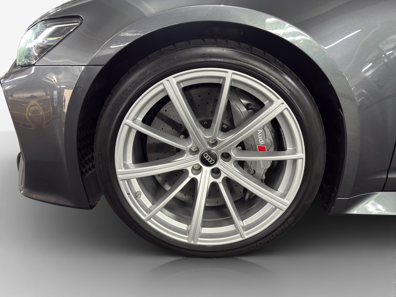 AUDI RS6 Avant 4.0 TFSI V8 quattro-image-13