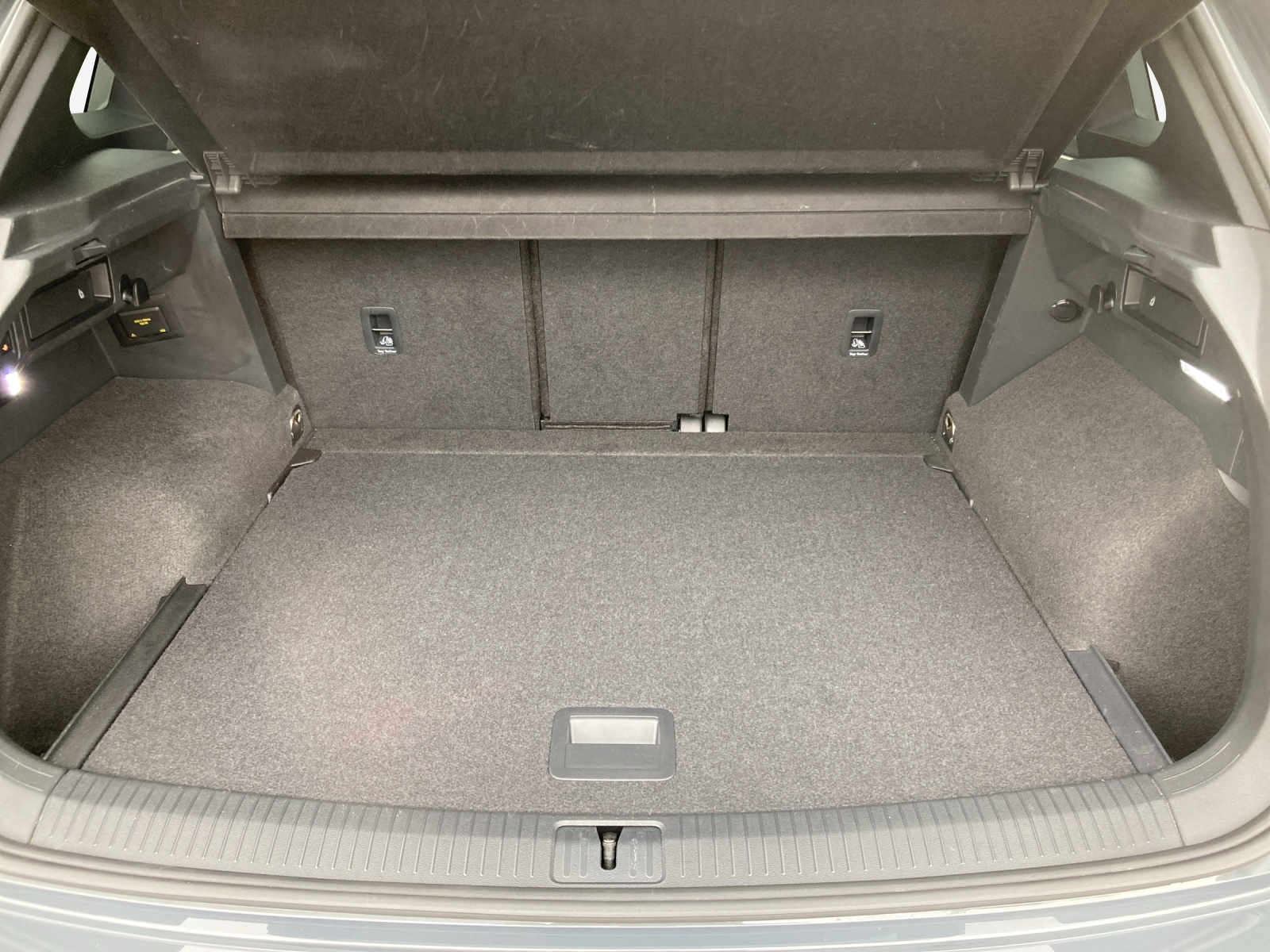 VW Tiguan 2.0 TDI SCR R-Line 4Motion DSG-image-12