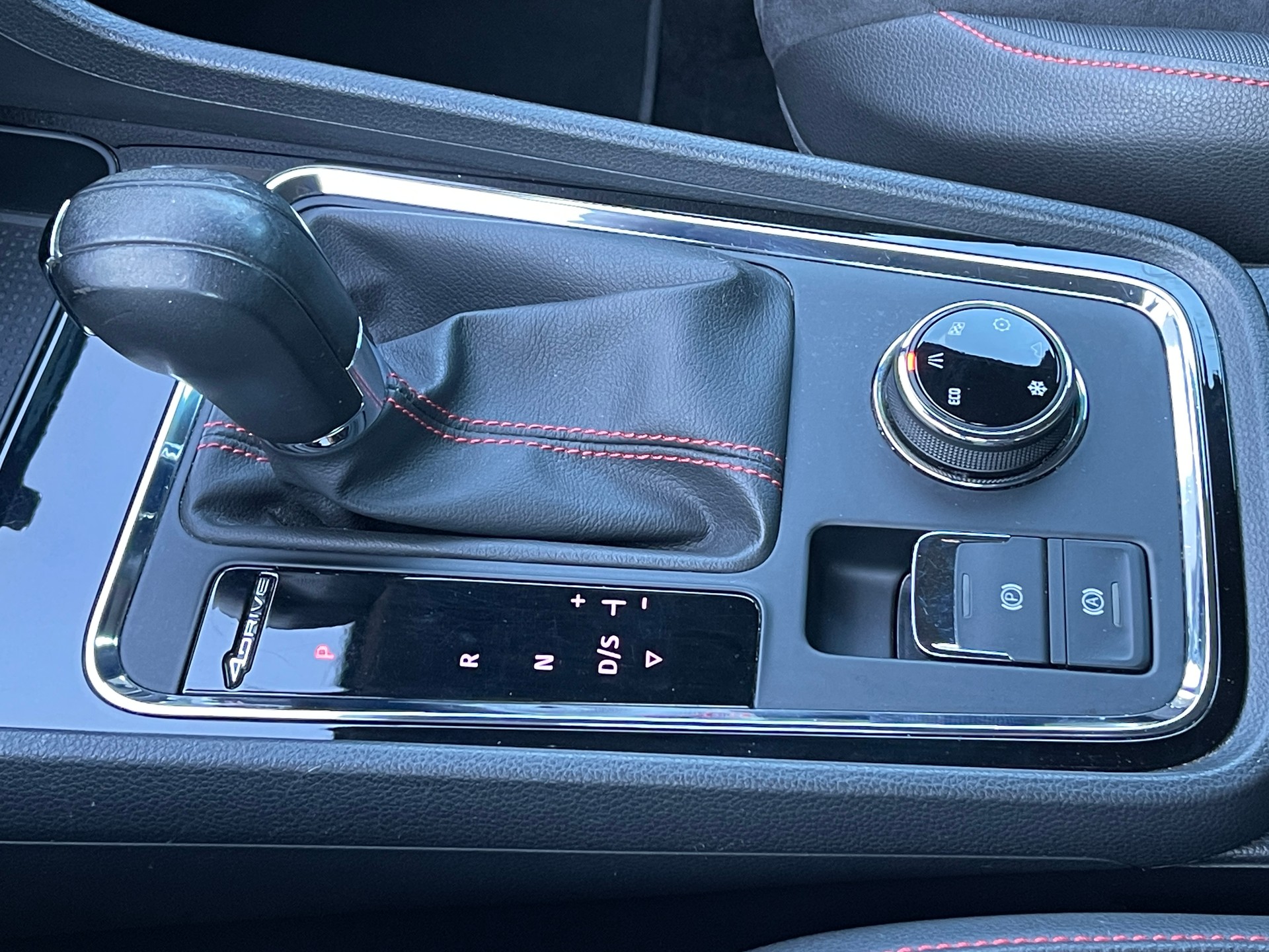 SEAT Ateca 2.0 TSI FR 4Drive DSG-image-16