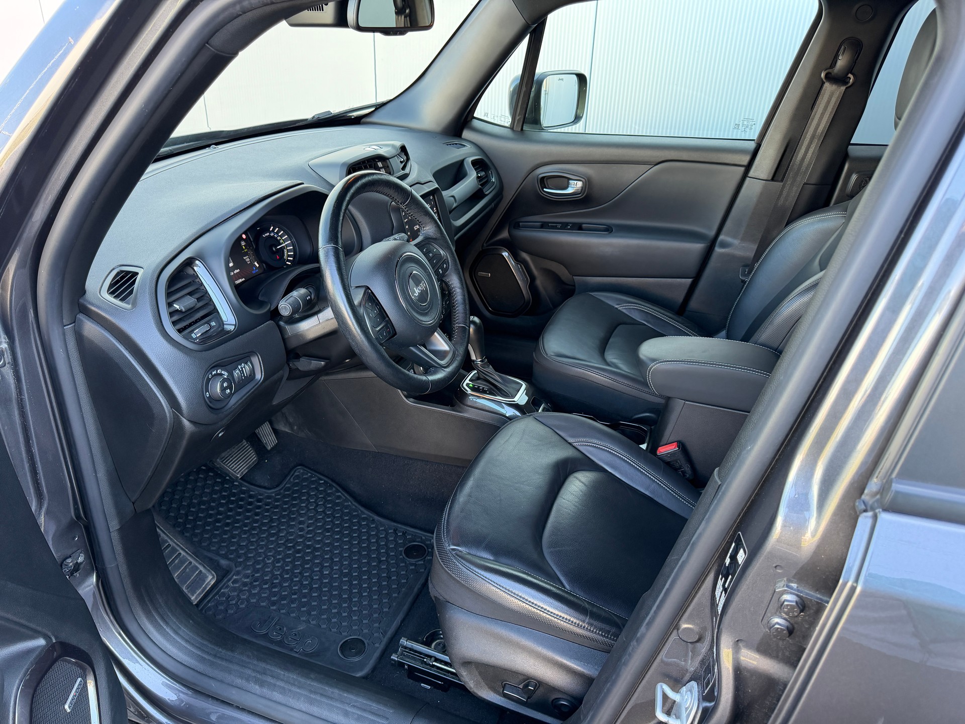 JEEP Renegade 1.3 T PHEV S AWD-image-9