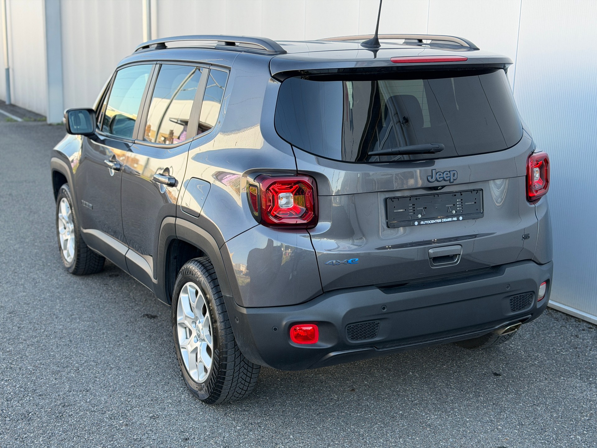 JEEP Renegade 1.3 T PHEV S AWD-image-8