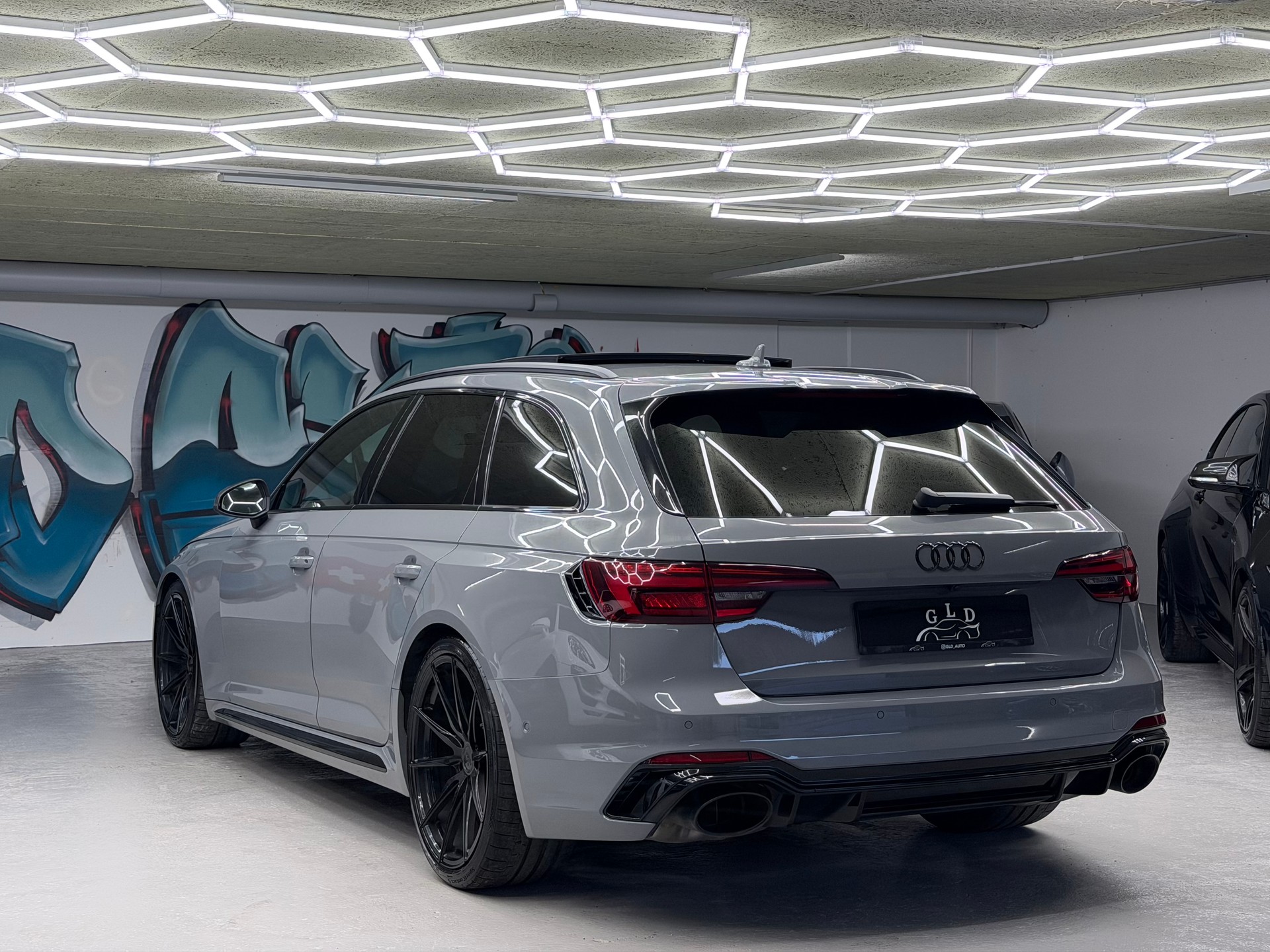 AUDI RS4 Avant 2.9 TFSI quattro tiptronic *CH / Aversus / Nardo / Full options*-image-3