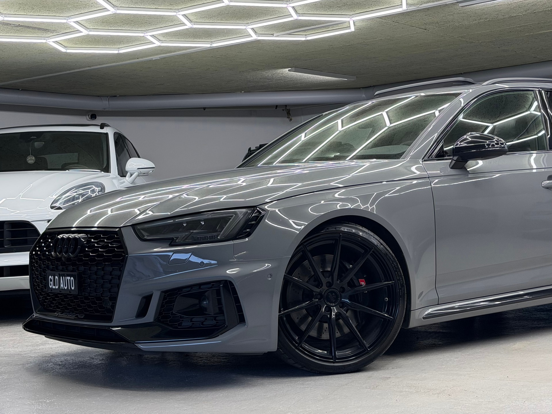 AUDI RS4 Avant 2.9 TFSI quattro tiptronic *CH / Aversus / Nardo / Full options*-image-1