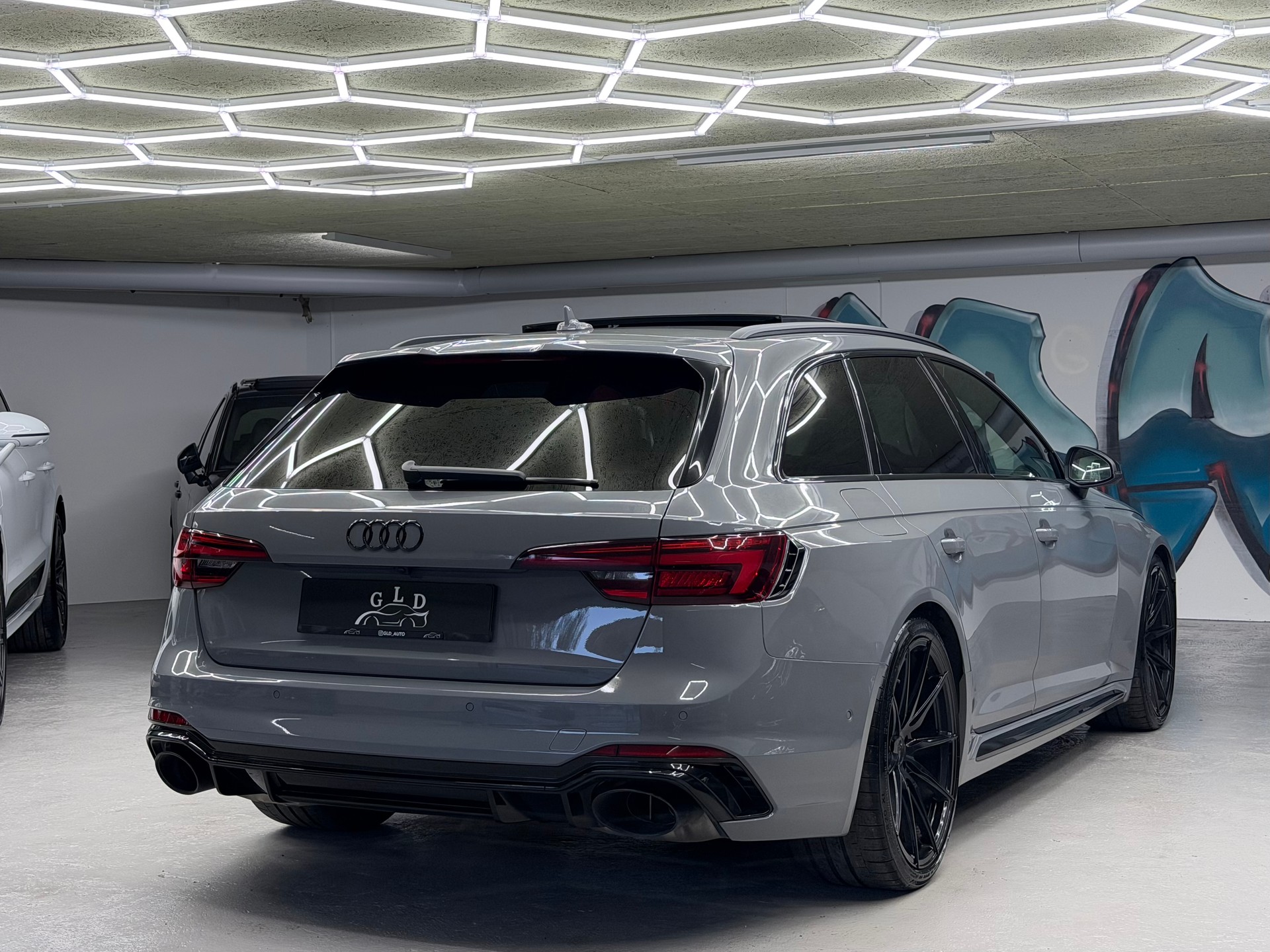 AUDI RS4 Avant 2.9 TFSI quattro tiptronic *CH / Aversus / Nardo / Full options*-image-4